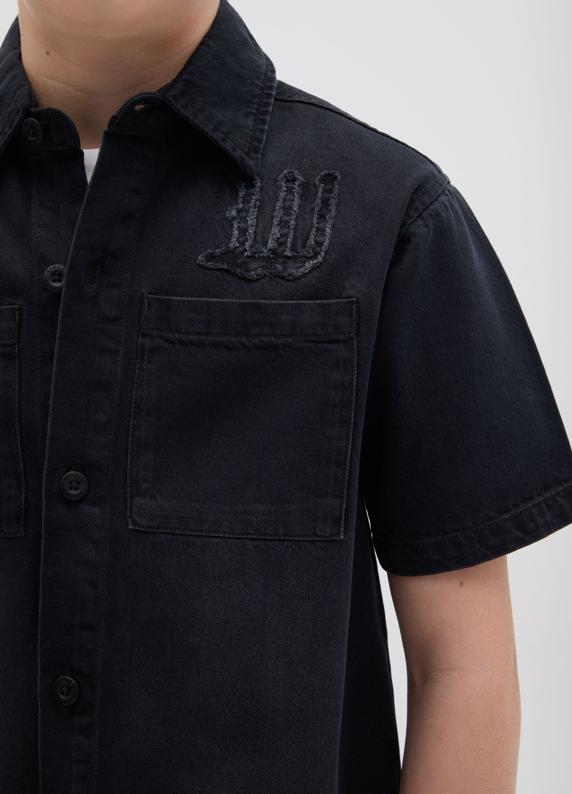 Black shirt in denim with embroidery