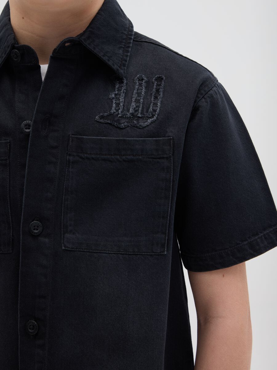Black shirt in denim with embroidery_2