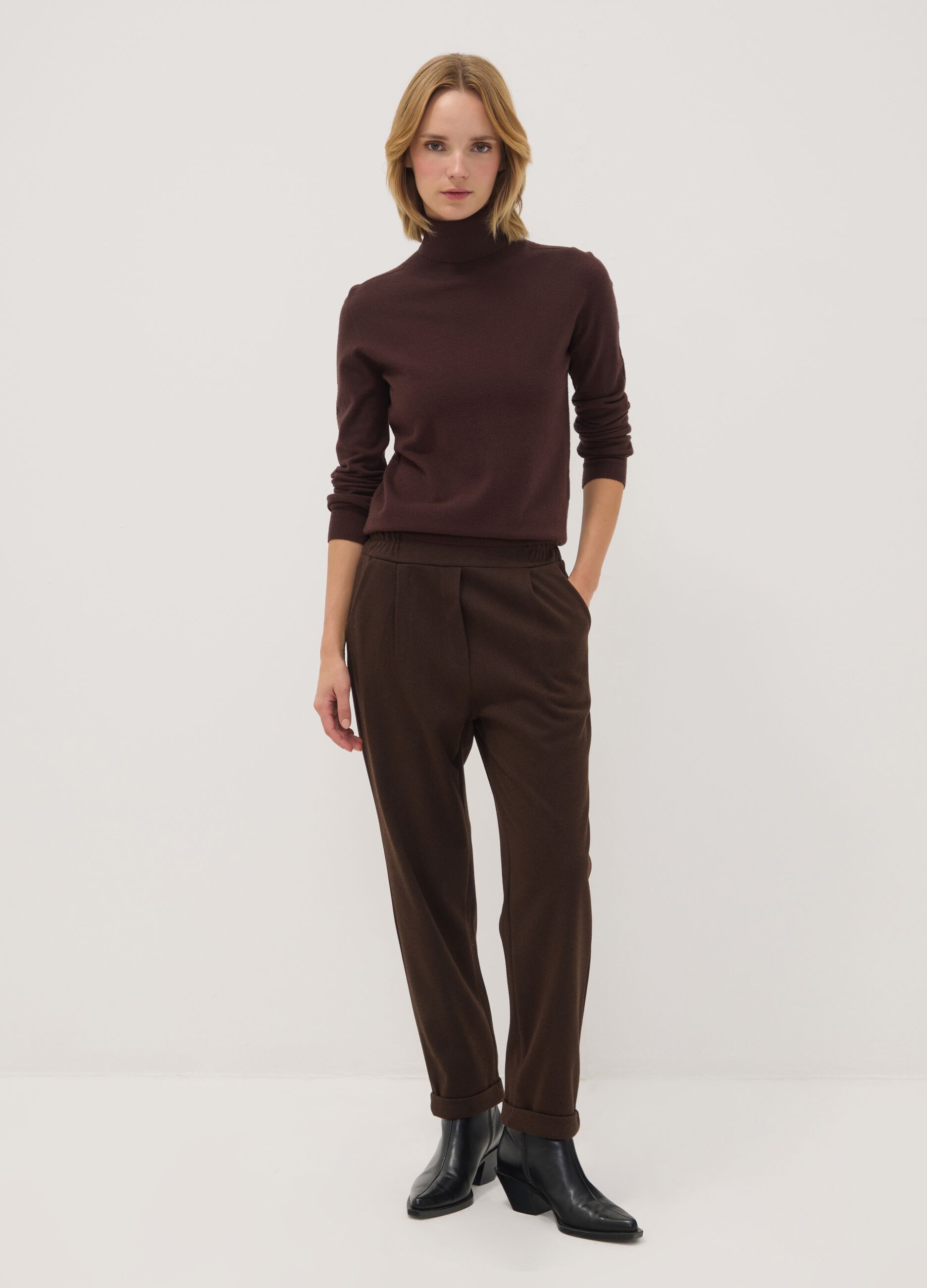 Pantaloni marroni regular fit con motivo chevron