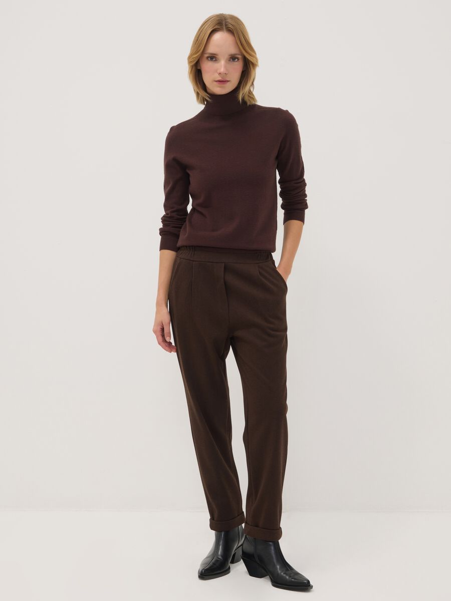 Pantaloni marroni regular fit con motivo chevron_0