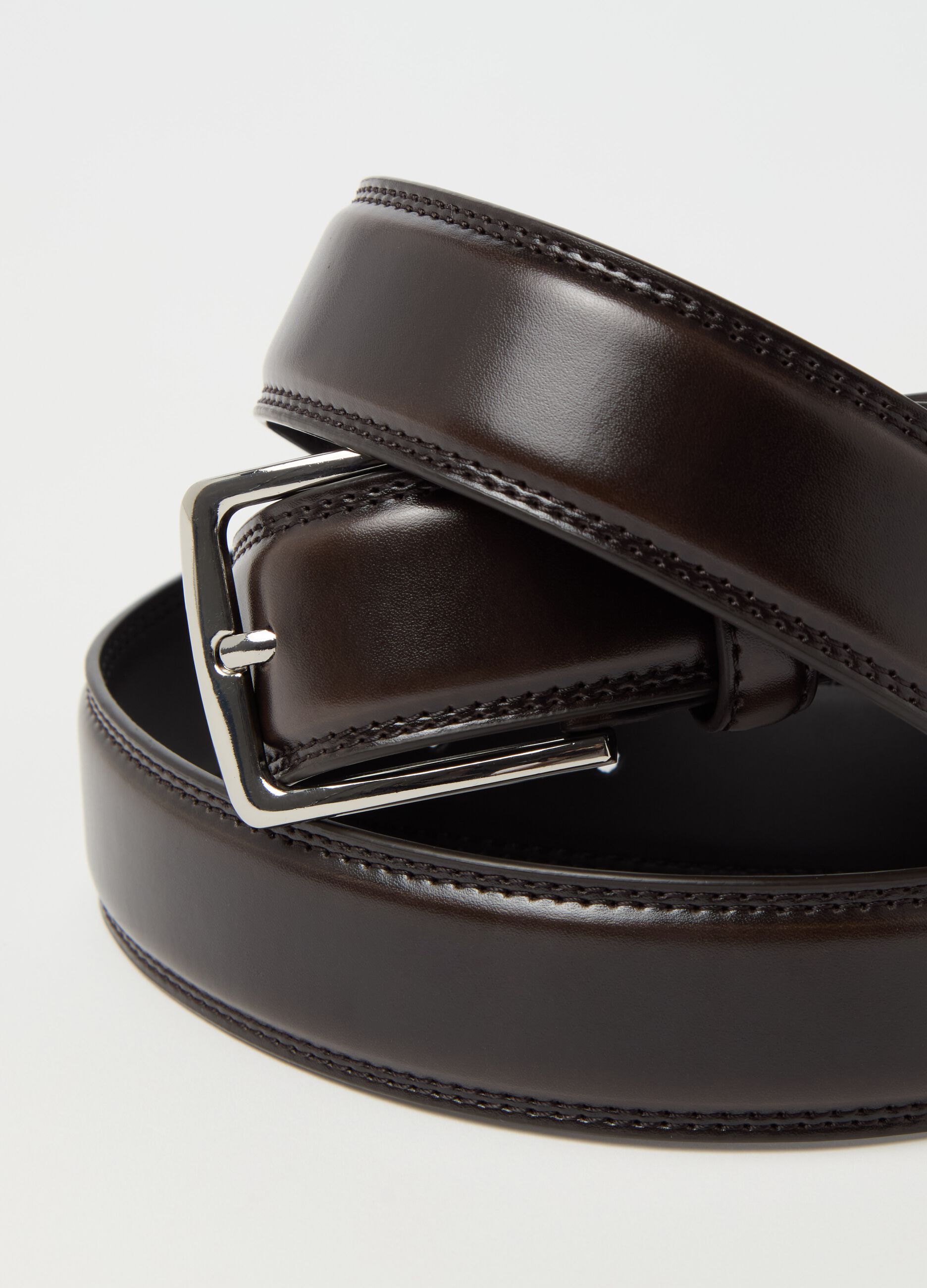 Solid colour leather belt