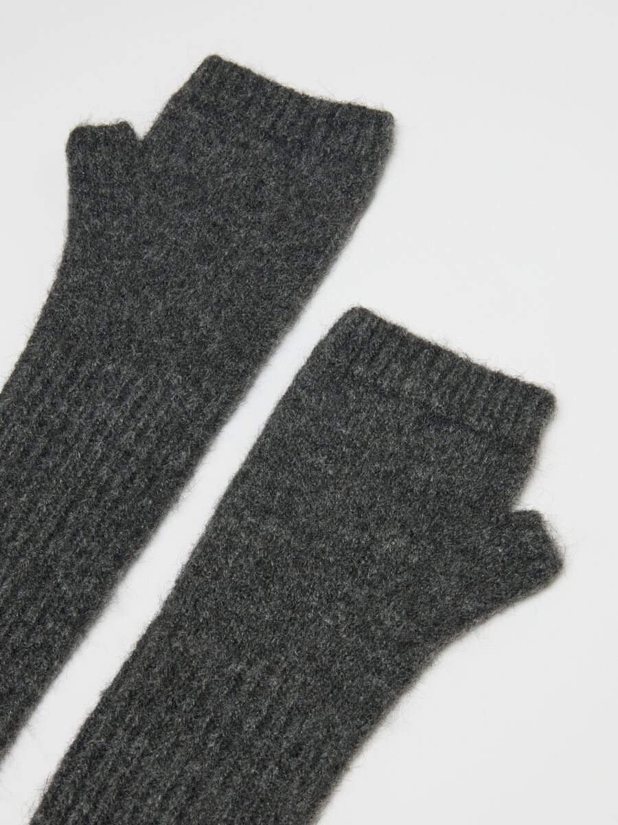 Grey Fingerless Gloves_1