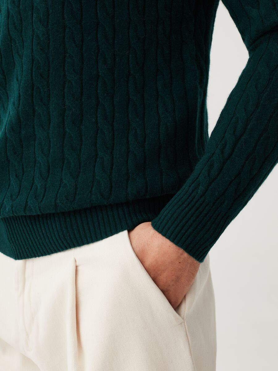 Pullover in cashmere con lavorazione a trecce_3