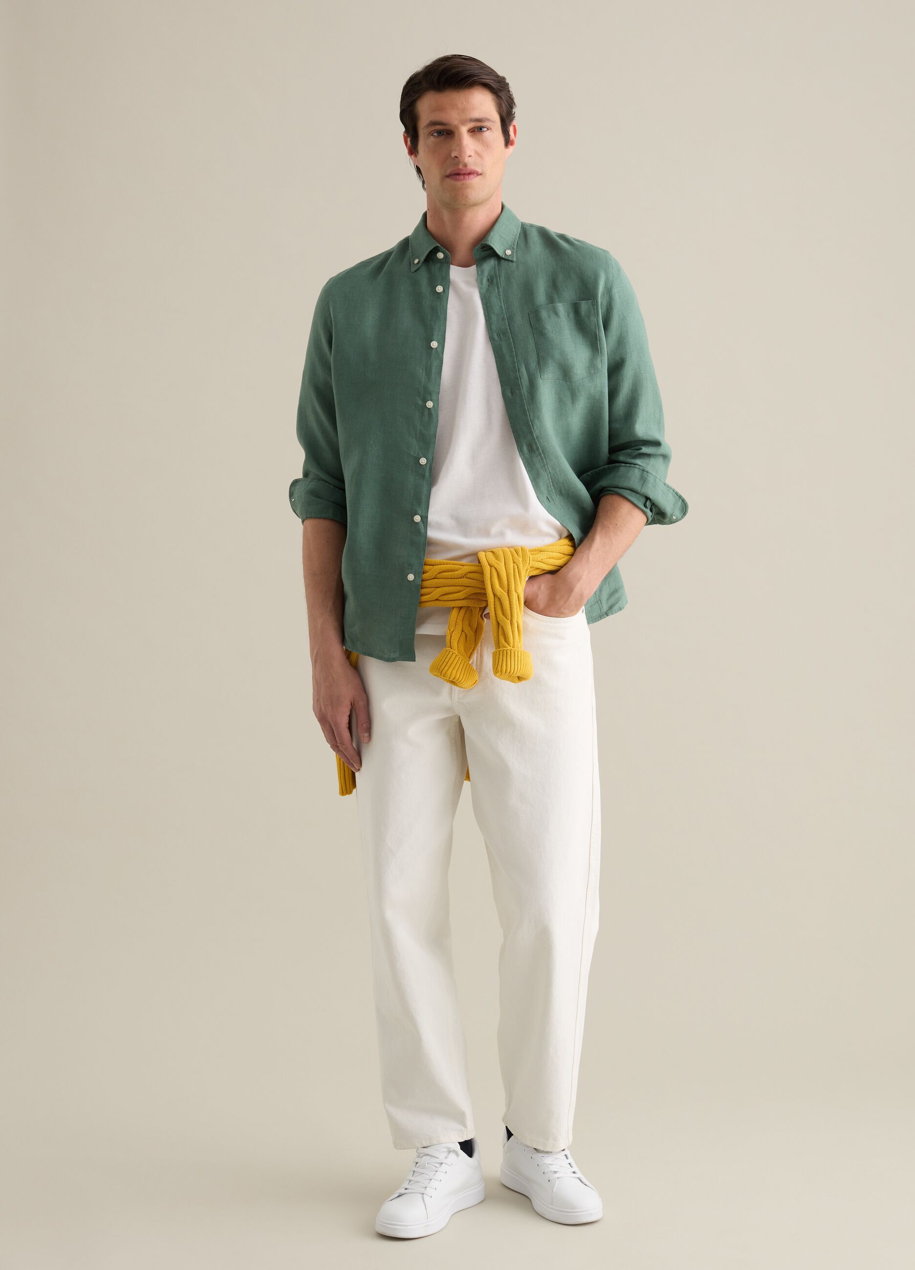 Camicia da uomo in puro lino verde regular fit con colletto button down