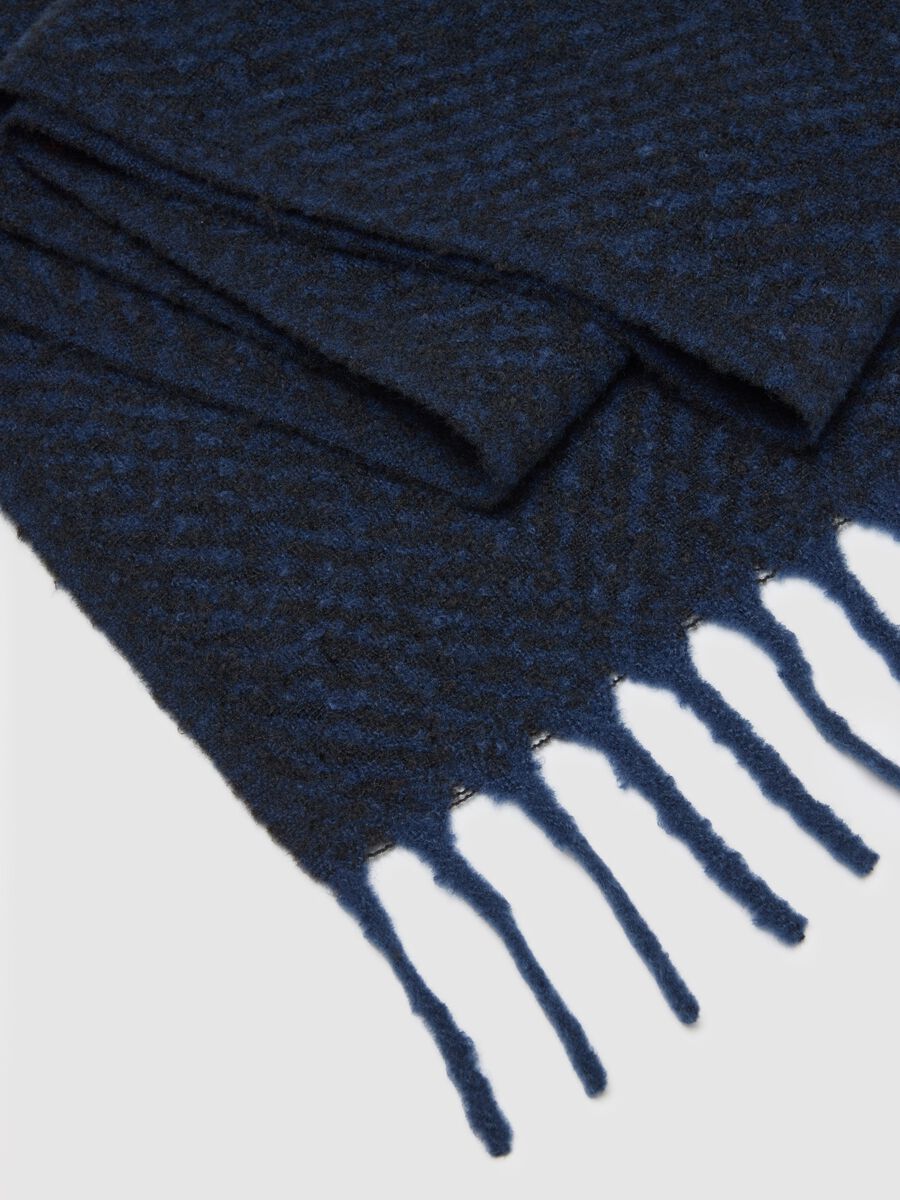 Blue Scarf with Braided Pattern_2