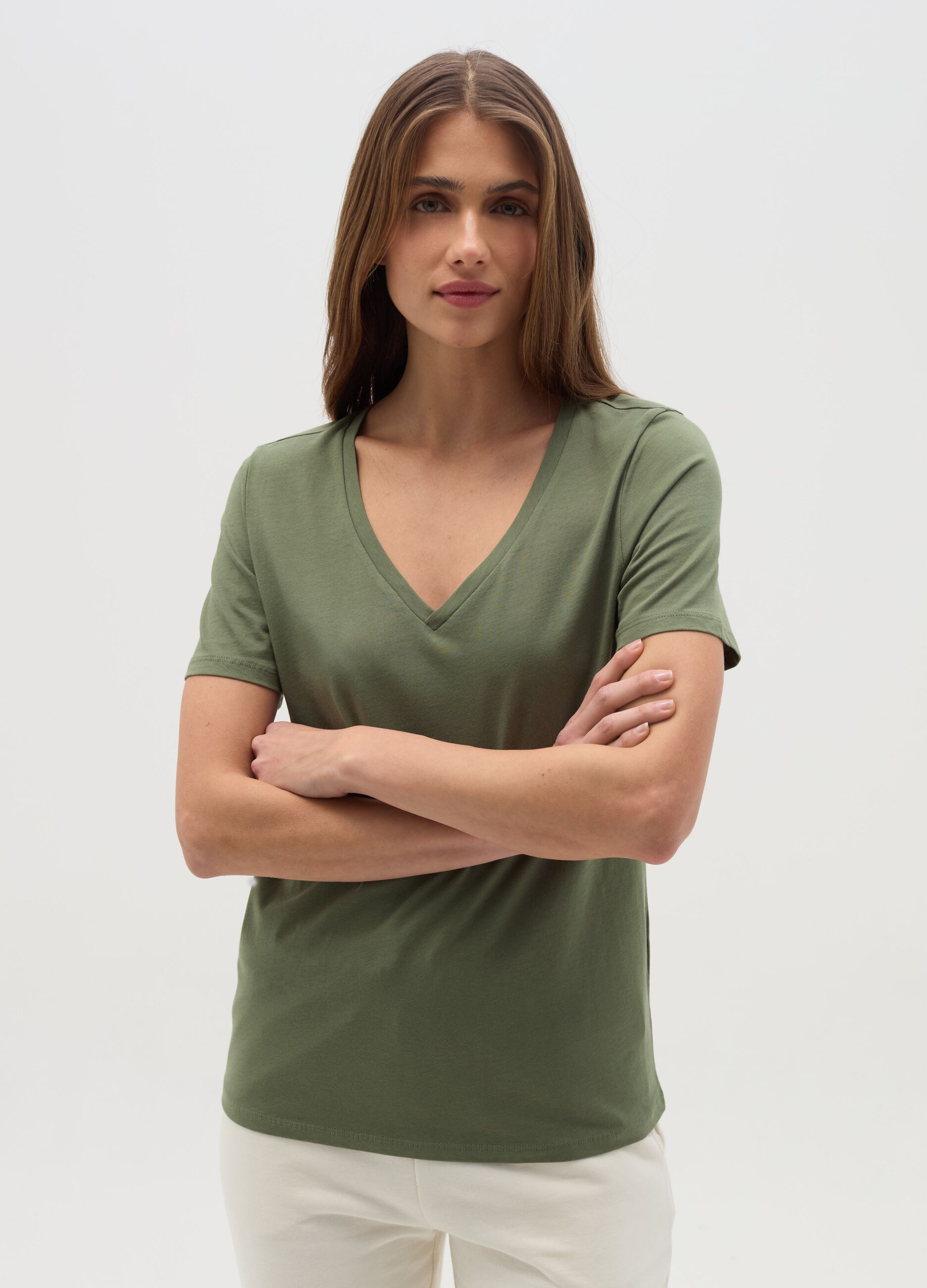 Essential V-neck T-shirt in cotton