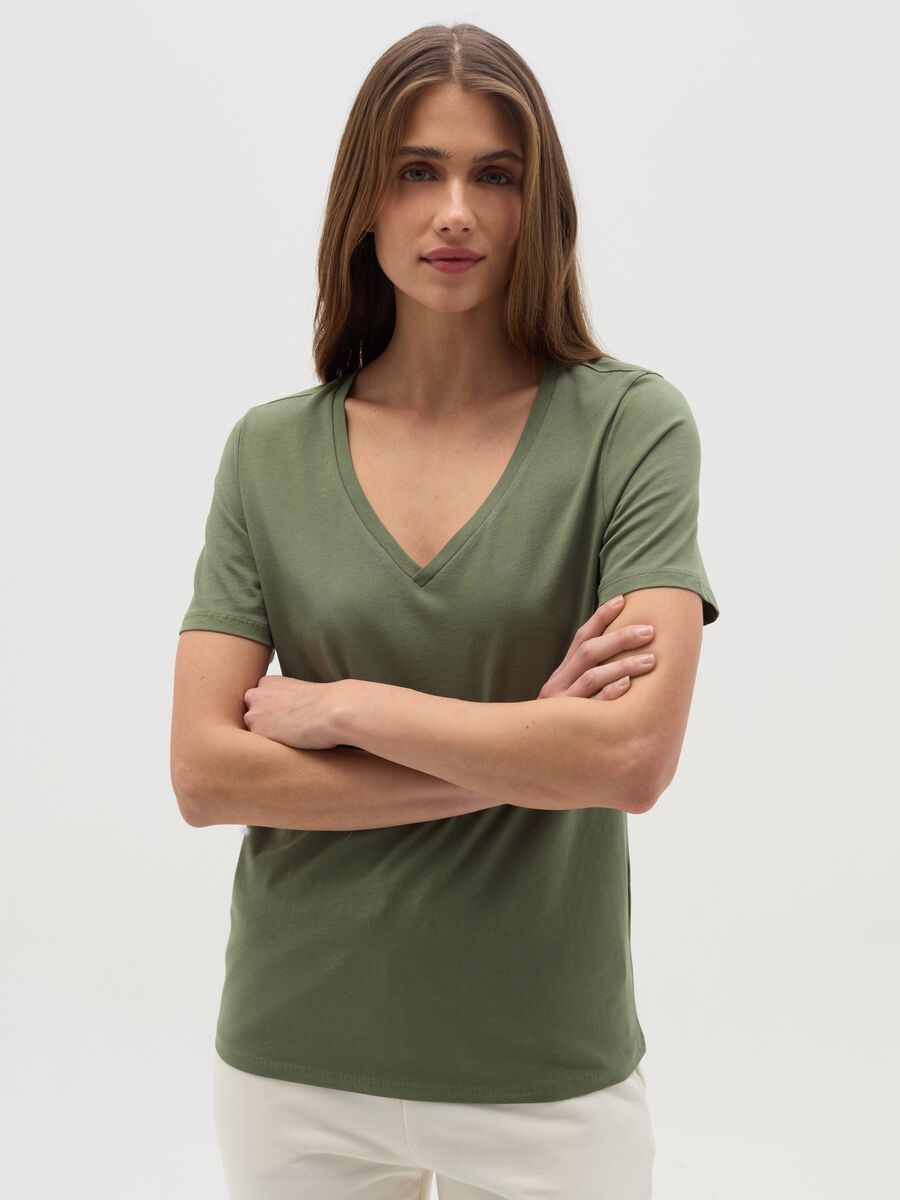 Essential V-neck T-shirt in cotton_0