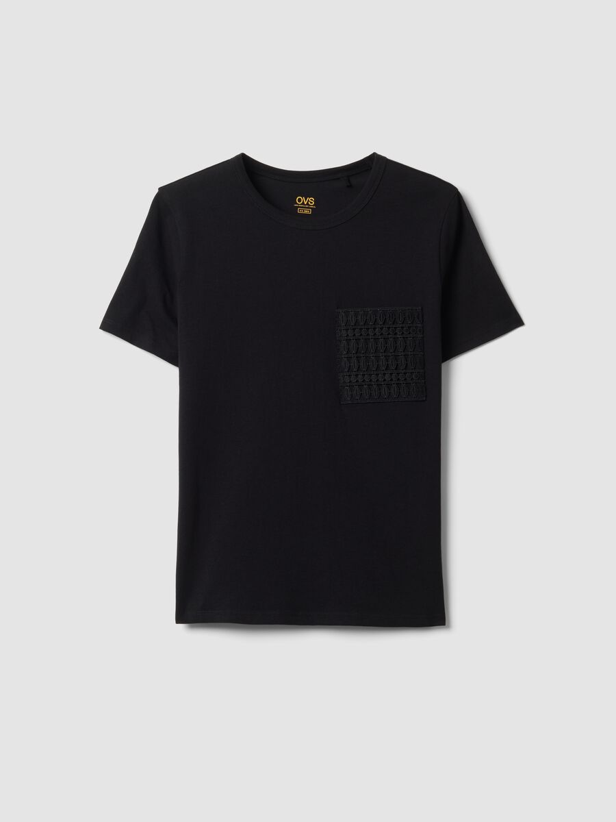 T-shirt in puro cotone nera regular fit con taschino ricamato_4