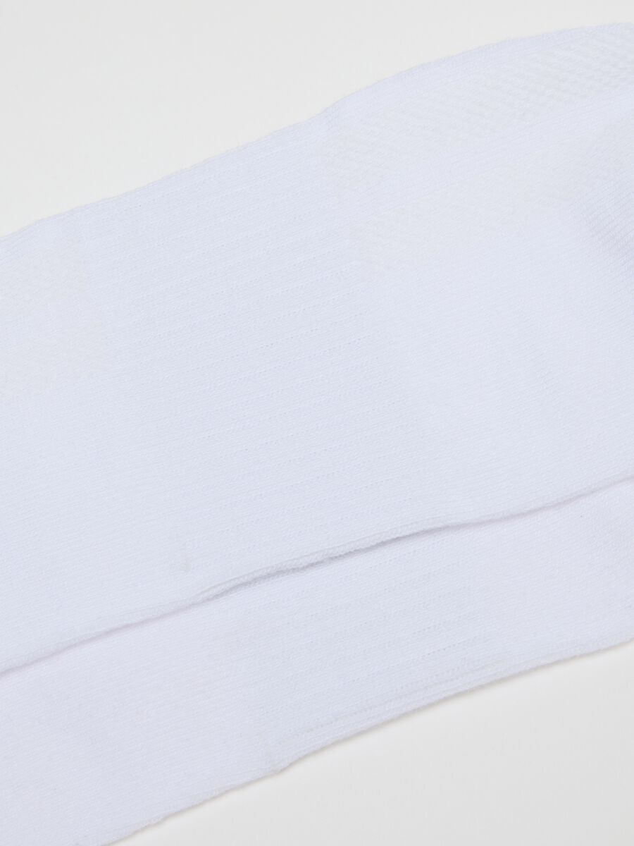 Set of three-pack white socks in stretchy blend_1