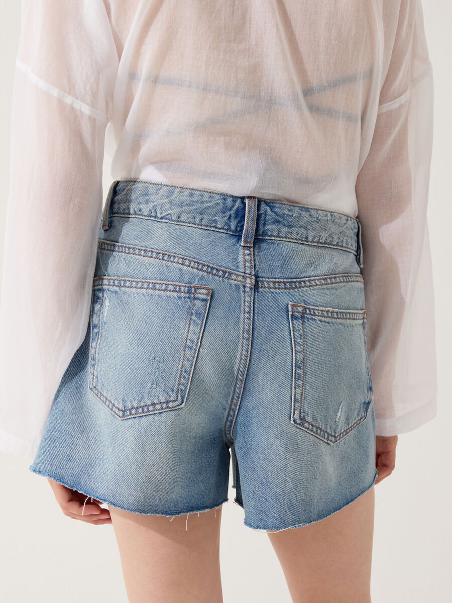 Denim shorts with abrasions_2
