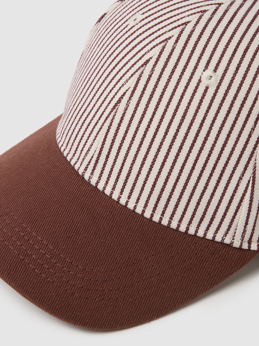 Multicolour striped cotton blend cap with adjustable visor_2