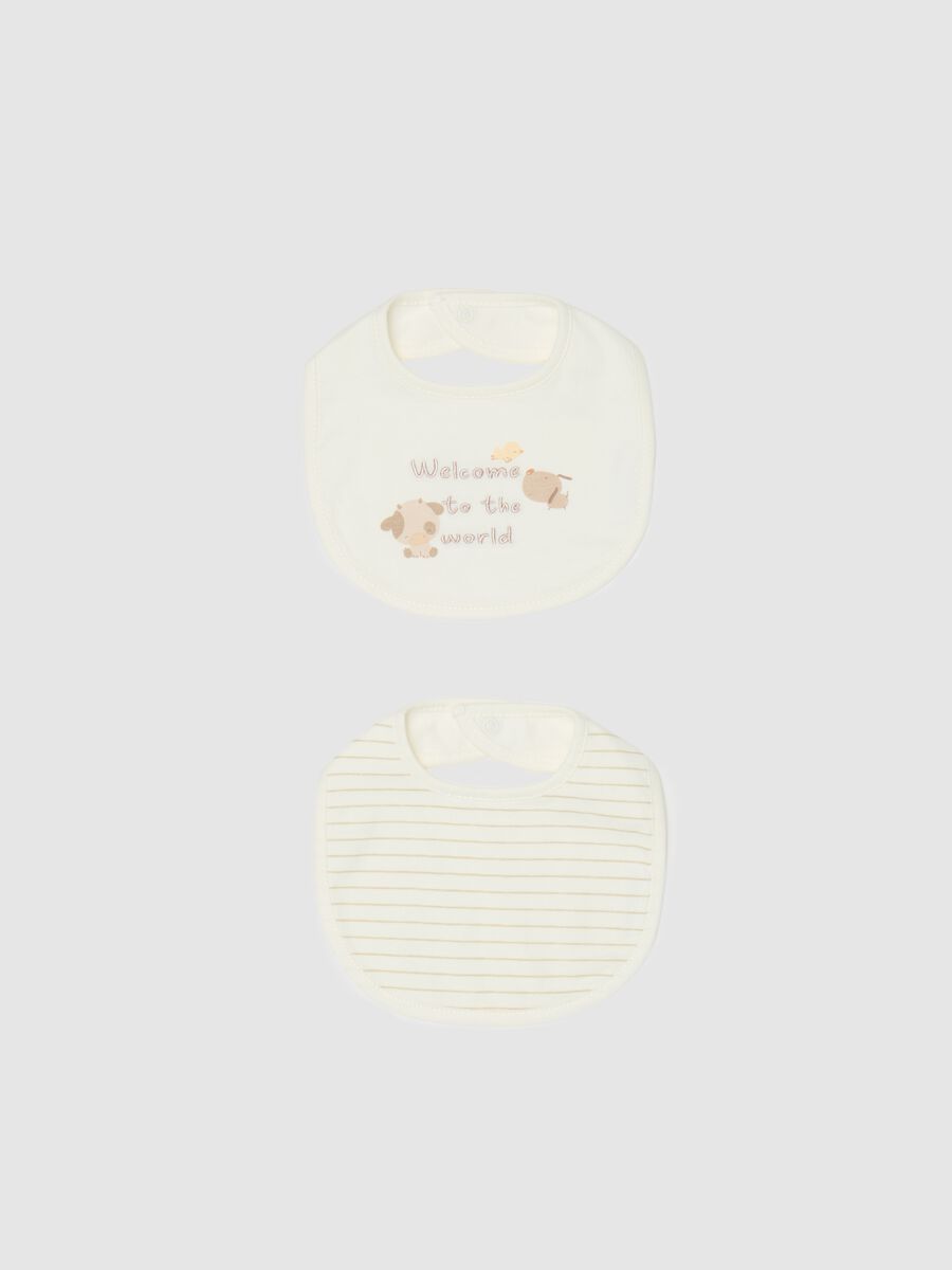 Two-pack bibs with "Welcome To The World" embroidery_0