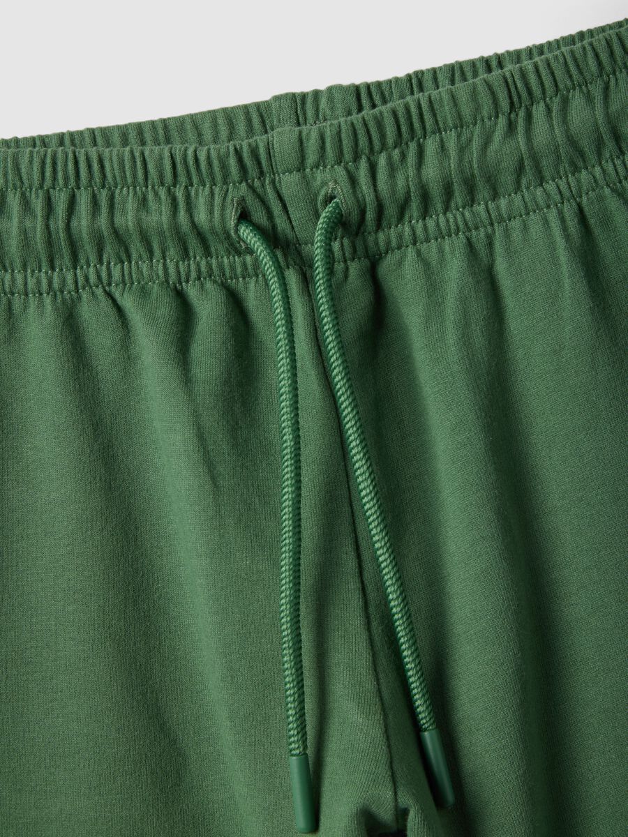 Pantaloni corti in puro cotone verde regular fit per bambino_2