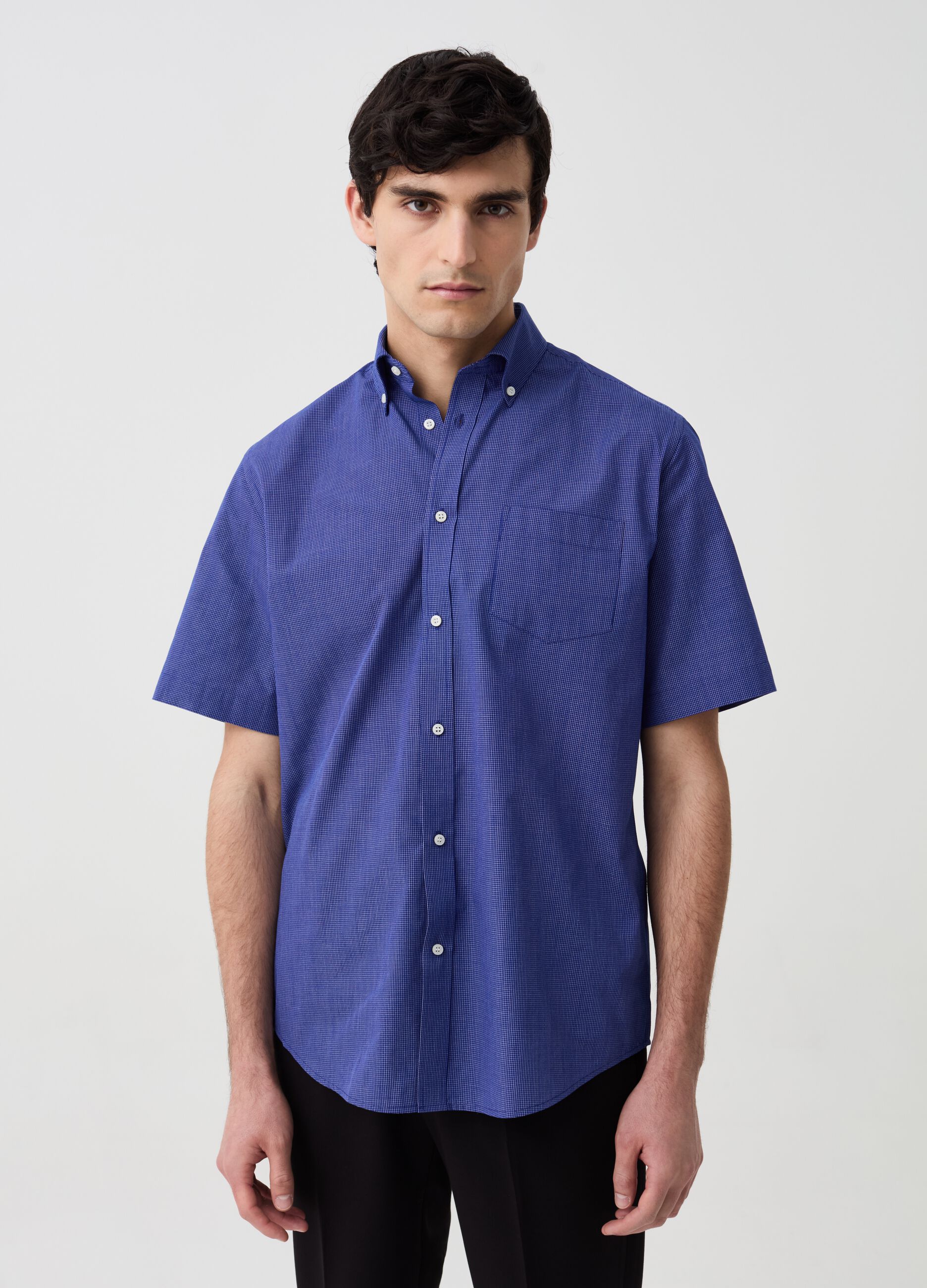 Short-sleeved shirt with micro pattern