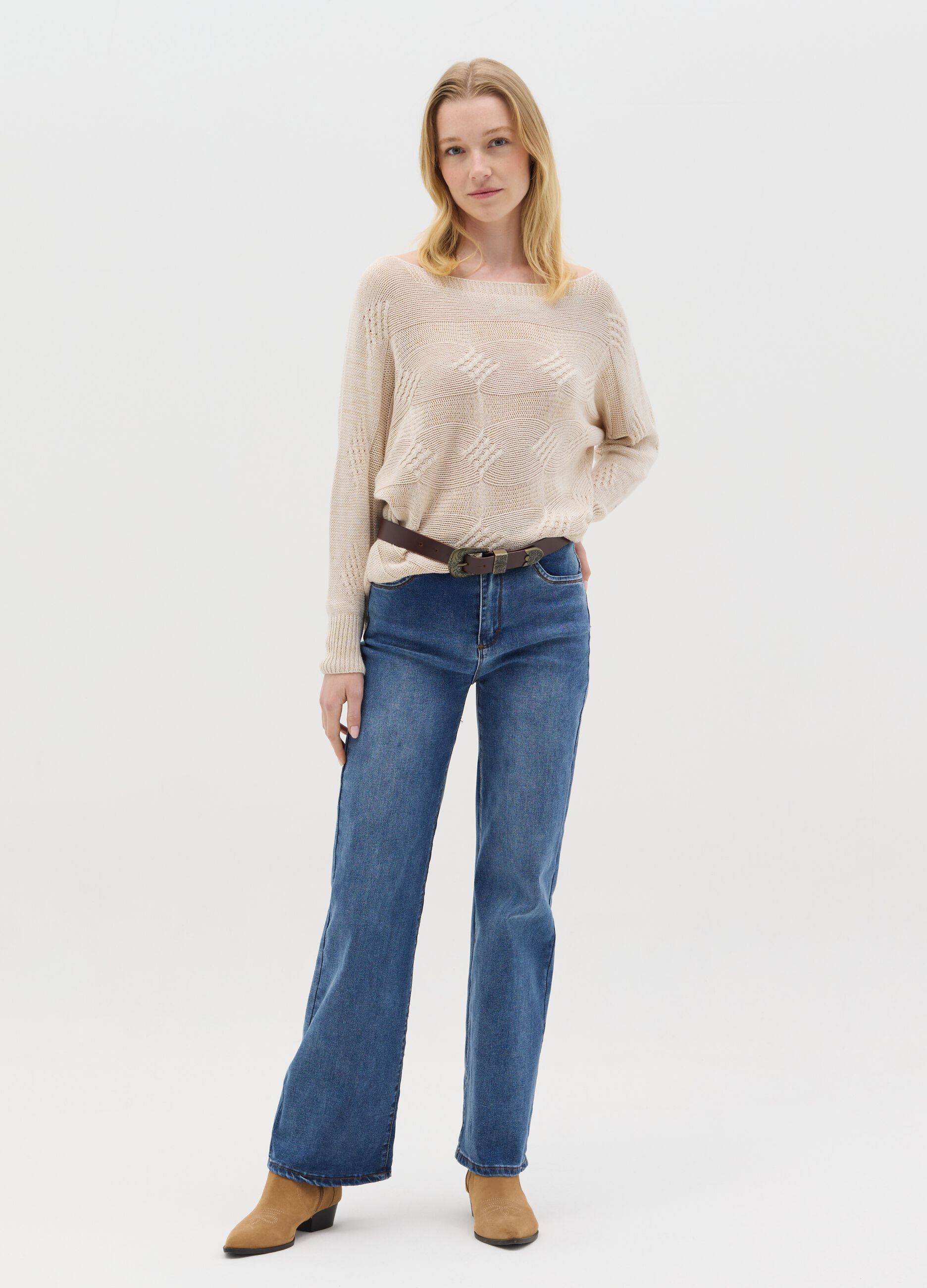 Beige long-sleeved top with design