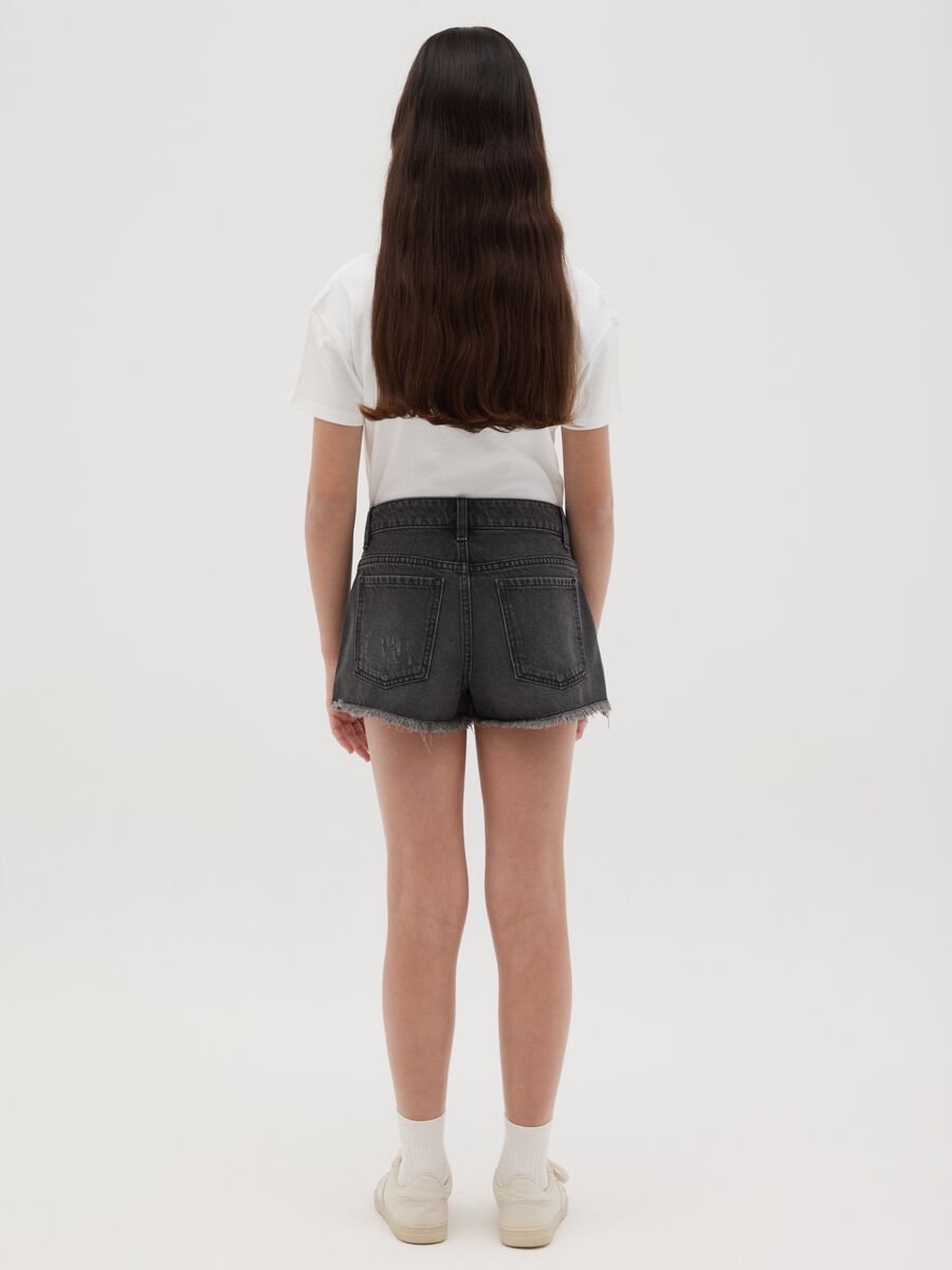 Black denim shorts with a ripped effect_2