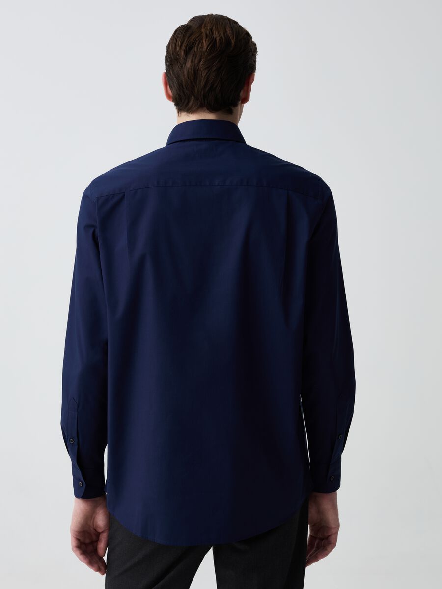 Regular-fit button-down shirt with pocket_2