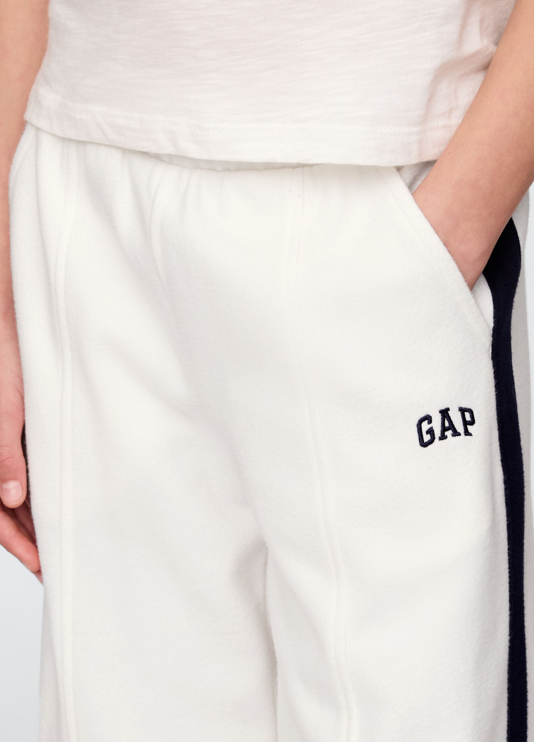 Pantaloni larghi