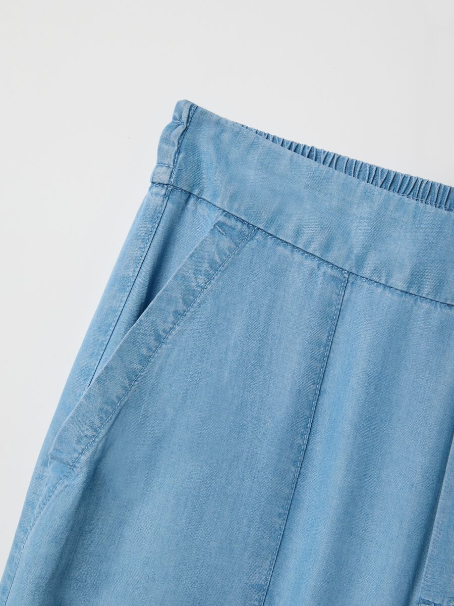 Light blue denim jeans in pure lyocell with elasticated waist, relaxed fit_5