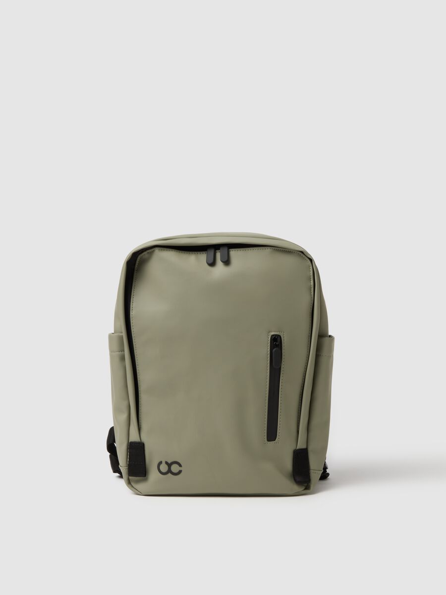 Zaino verde con spallacci regolabili e tasche multiple_0