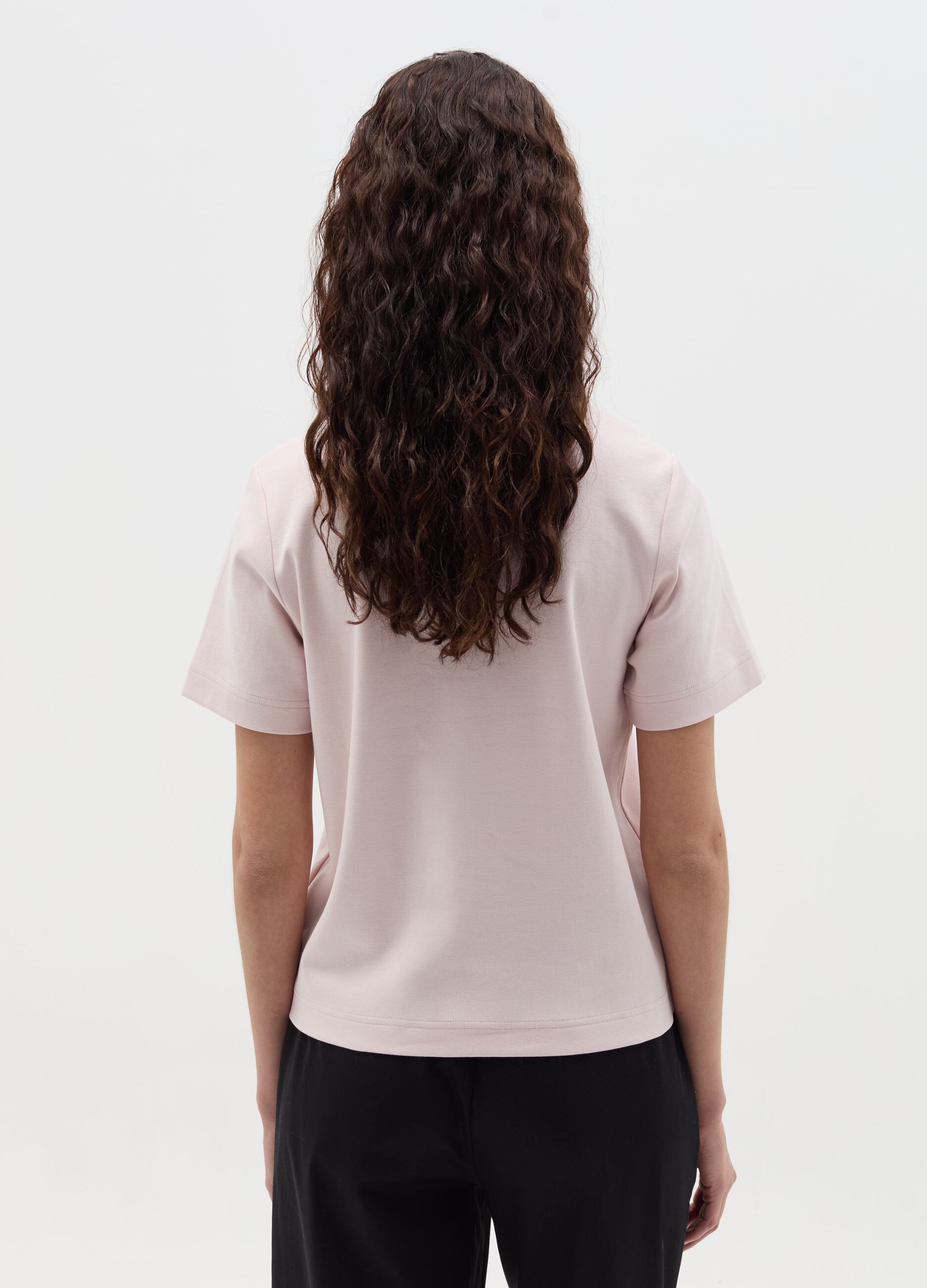 Solid colour T-shirt with round neck