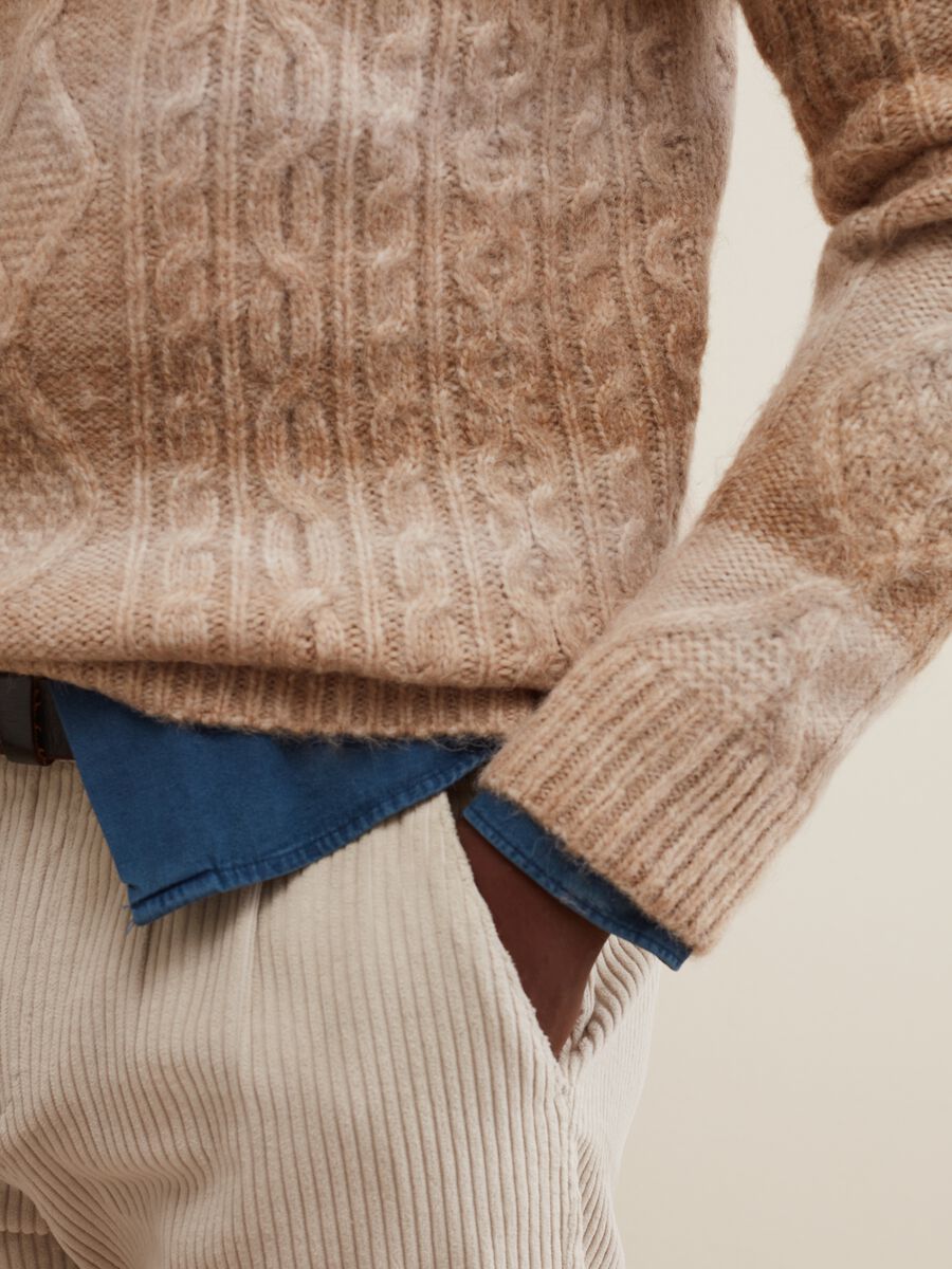 Pullover degrade con lavorazione intrecciata_3
