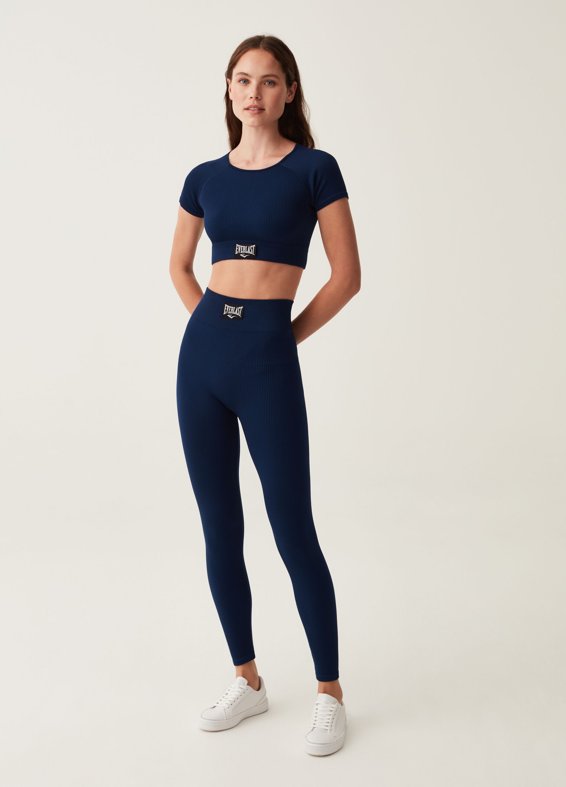 Crop top a costine con maniche raglan_0