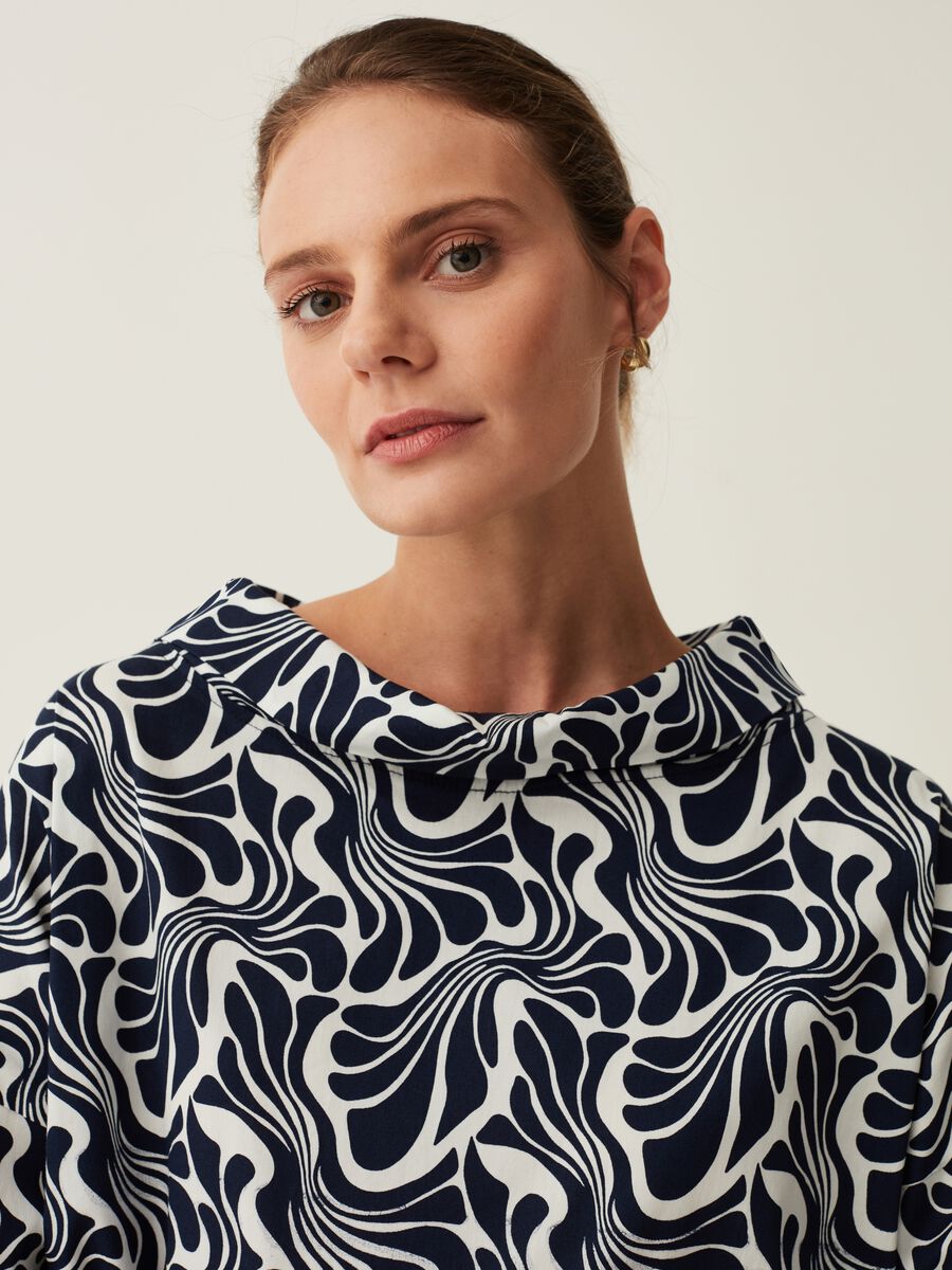 Blusa con collo risvoltato stampa optical_1