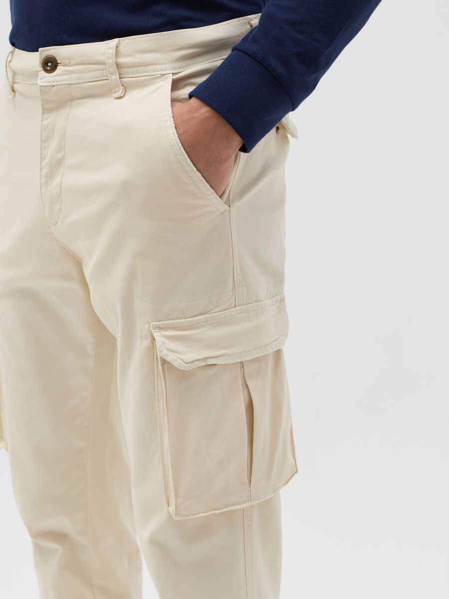 Stretch cotton cargo trousers_2