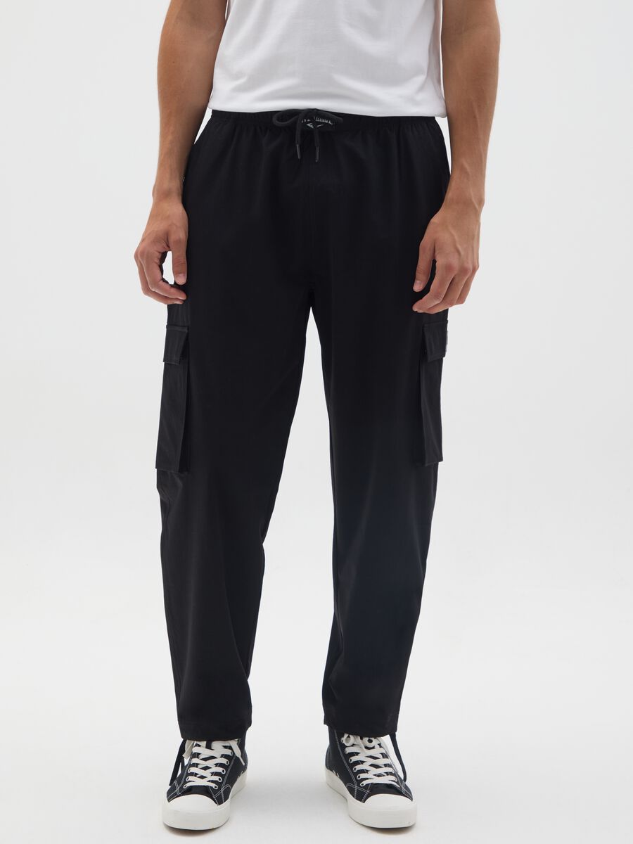 Pantaloni in tessuto elasticizzato neri_1