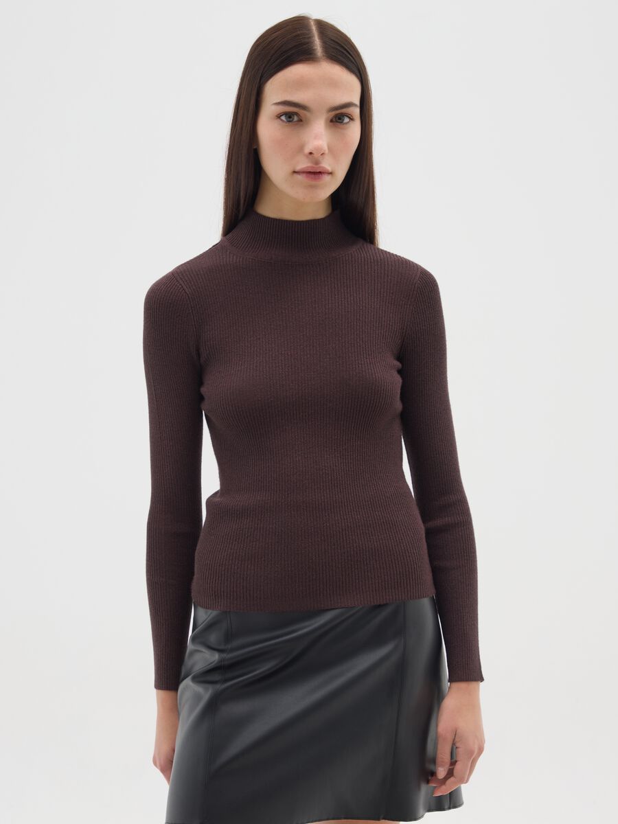 Maglione a collo alto marrone vestibilità fitted_0