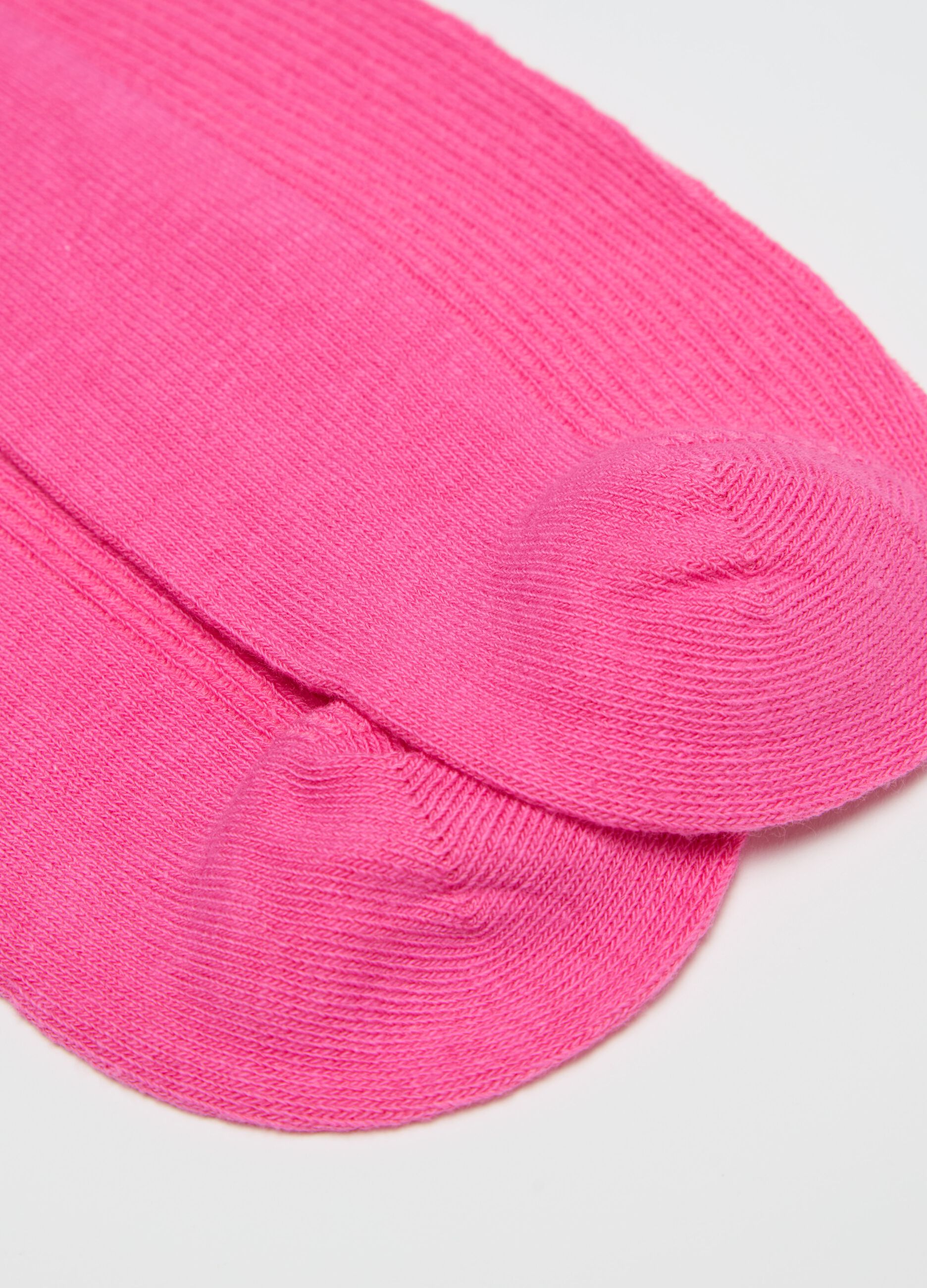 Three-pair pack sneaker liners with wavy edging