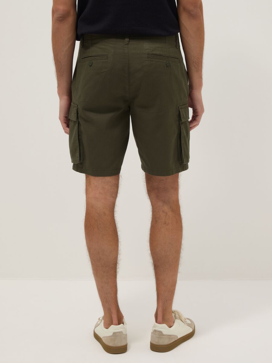Green pure cotton regular-fit cargo shorts_2
