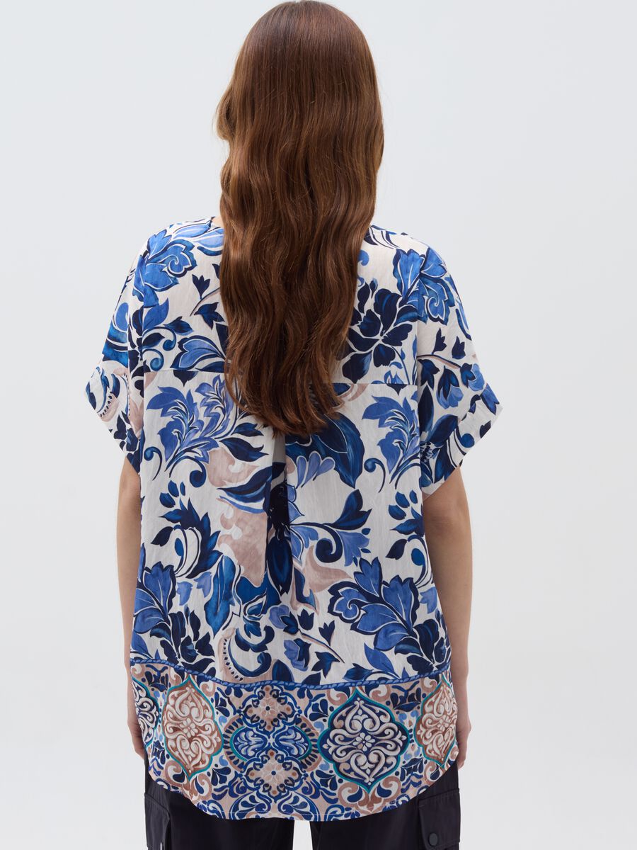 Blouse in floral crêpe with V neck_2