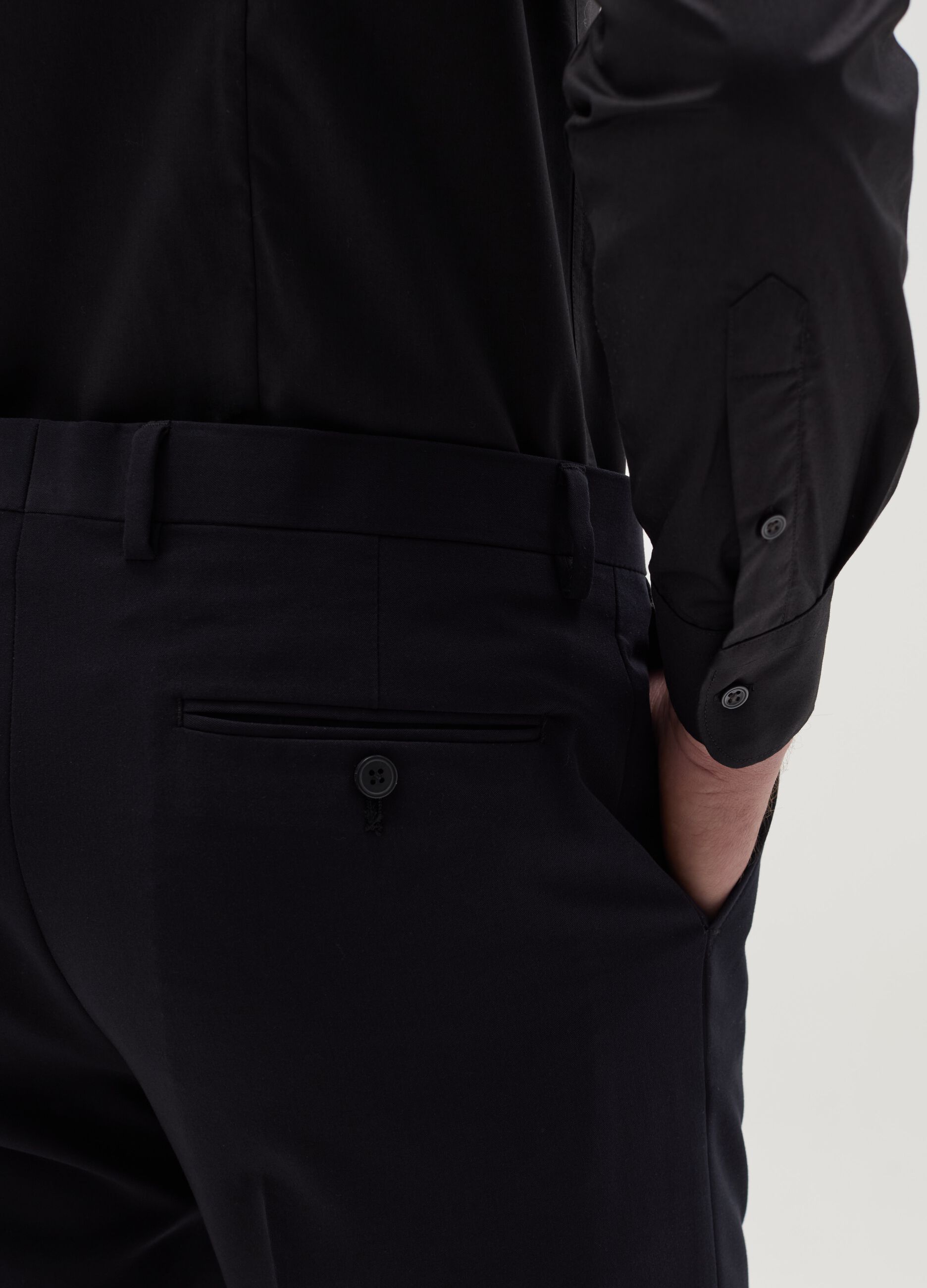 Slim-fit solid colour easy-iron shirt