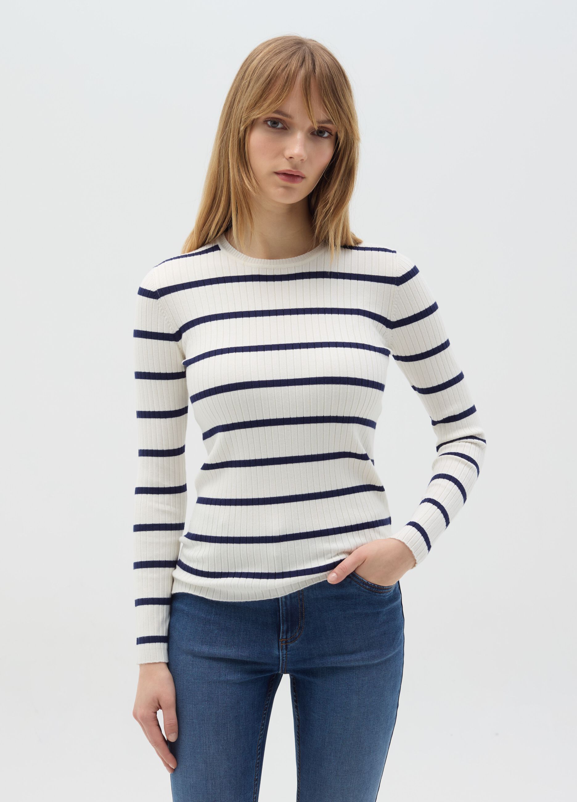 Flat ribbed top with striped pattern
