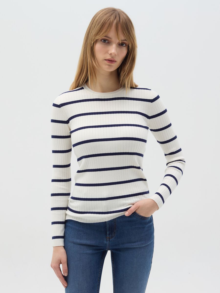 Flat ribbed top with striped pattern_0