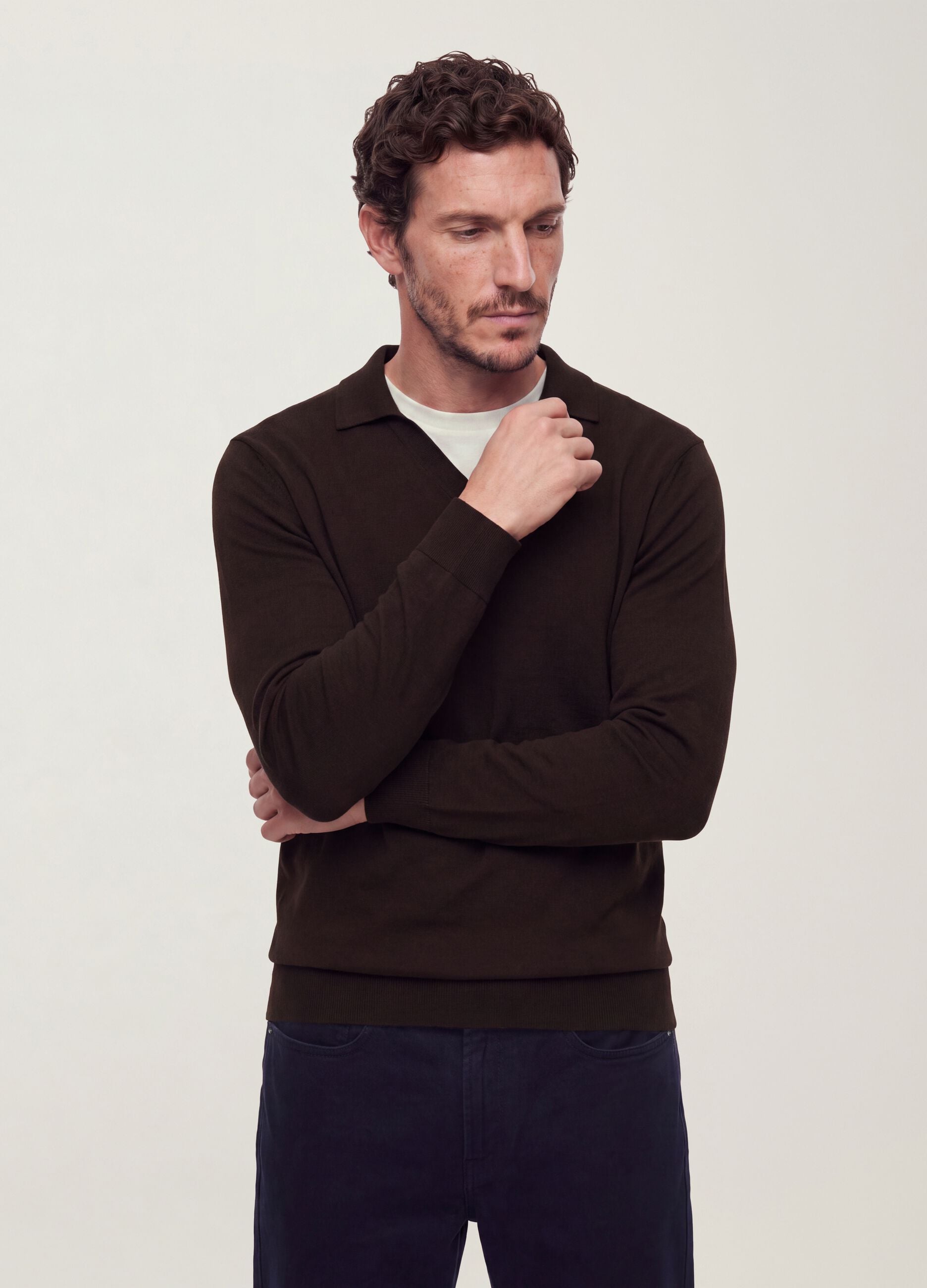 Brown viscose-blend polo with V-neck, regular fit
