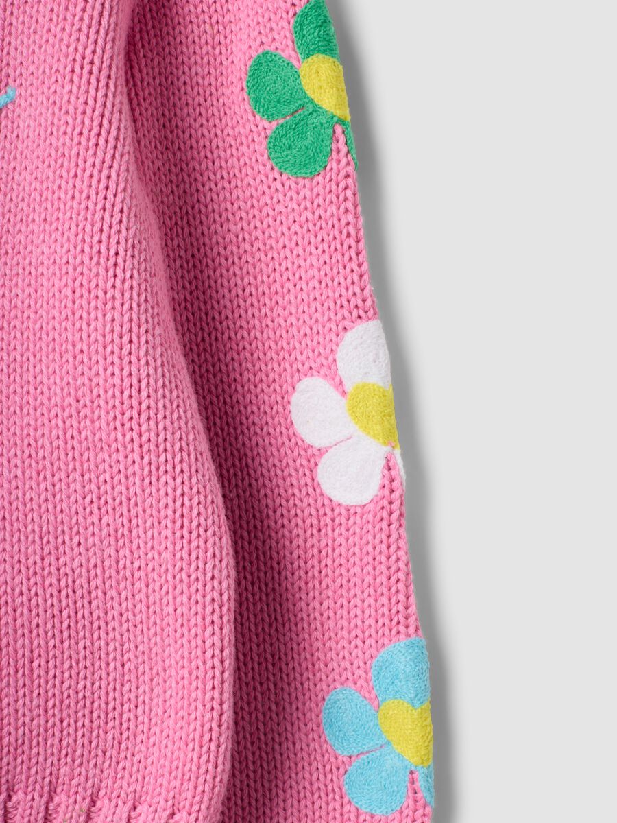 Maglia rosa in misto cotone con girocollo e fiori per bambina_3