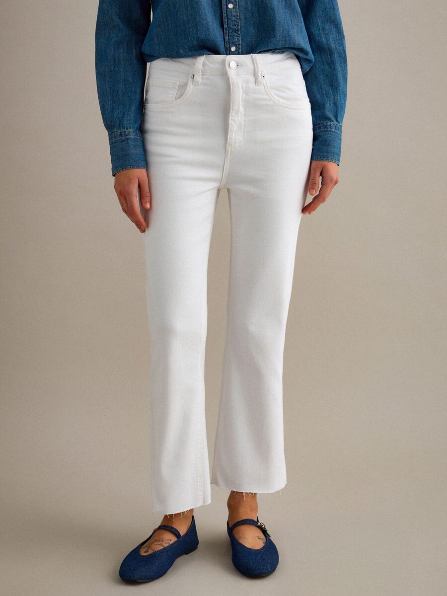 Jeans flare in cotone elasticizzato bianco_1