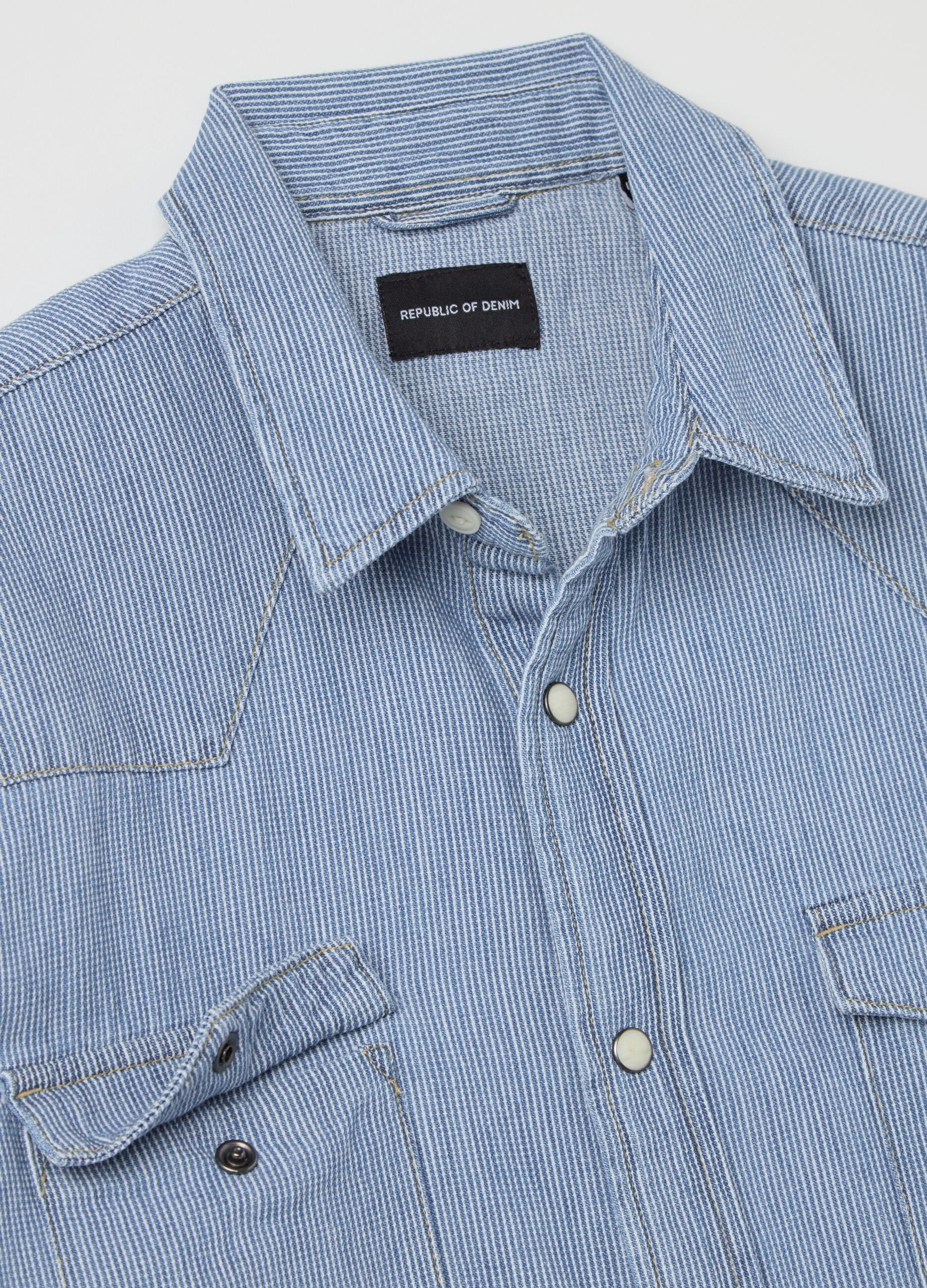 Western shirt in denim with pearl buttons