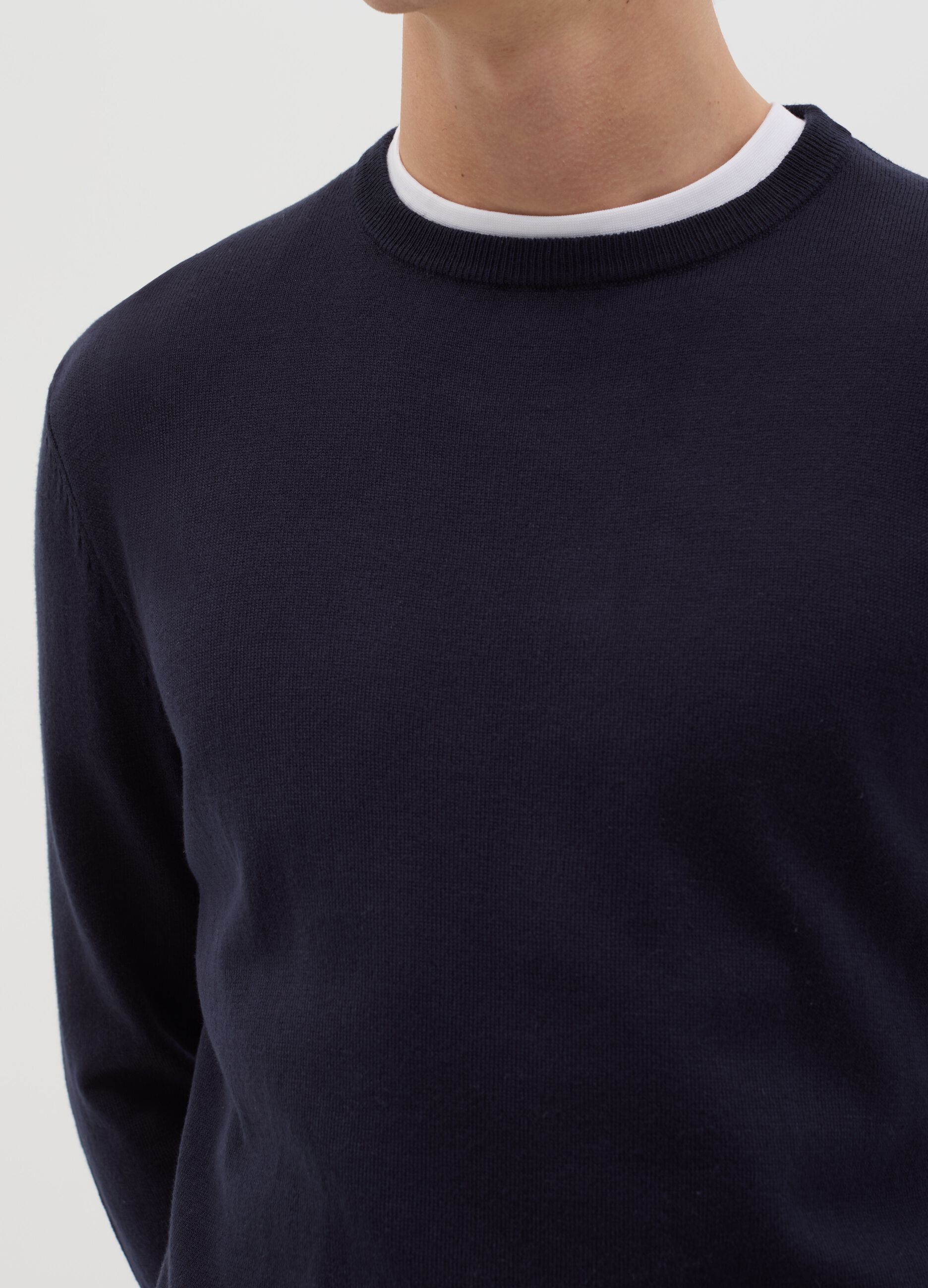 Round neck pullover