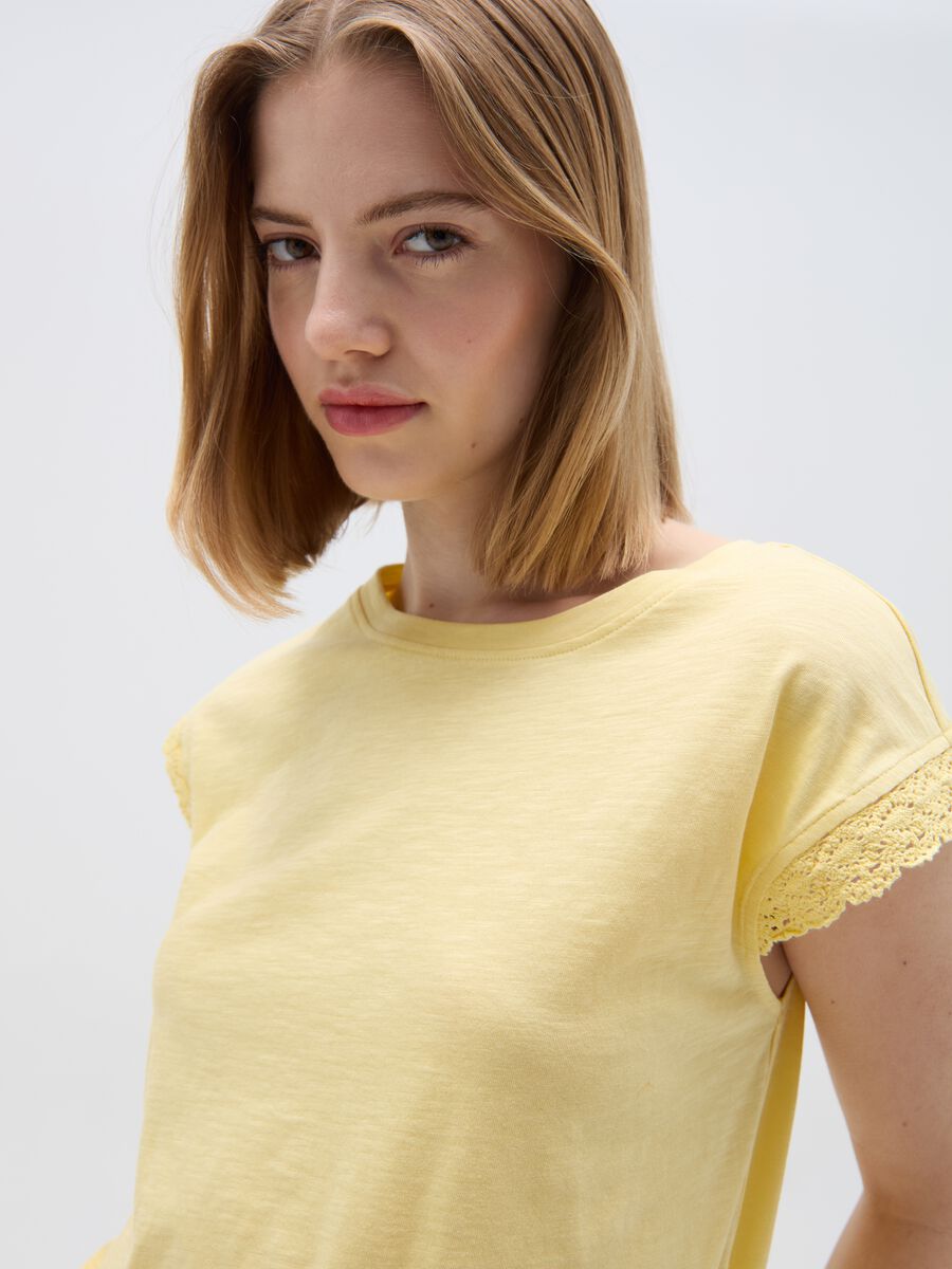 T-shirt with kimono sleeves and crochet insert_1