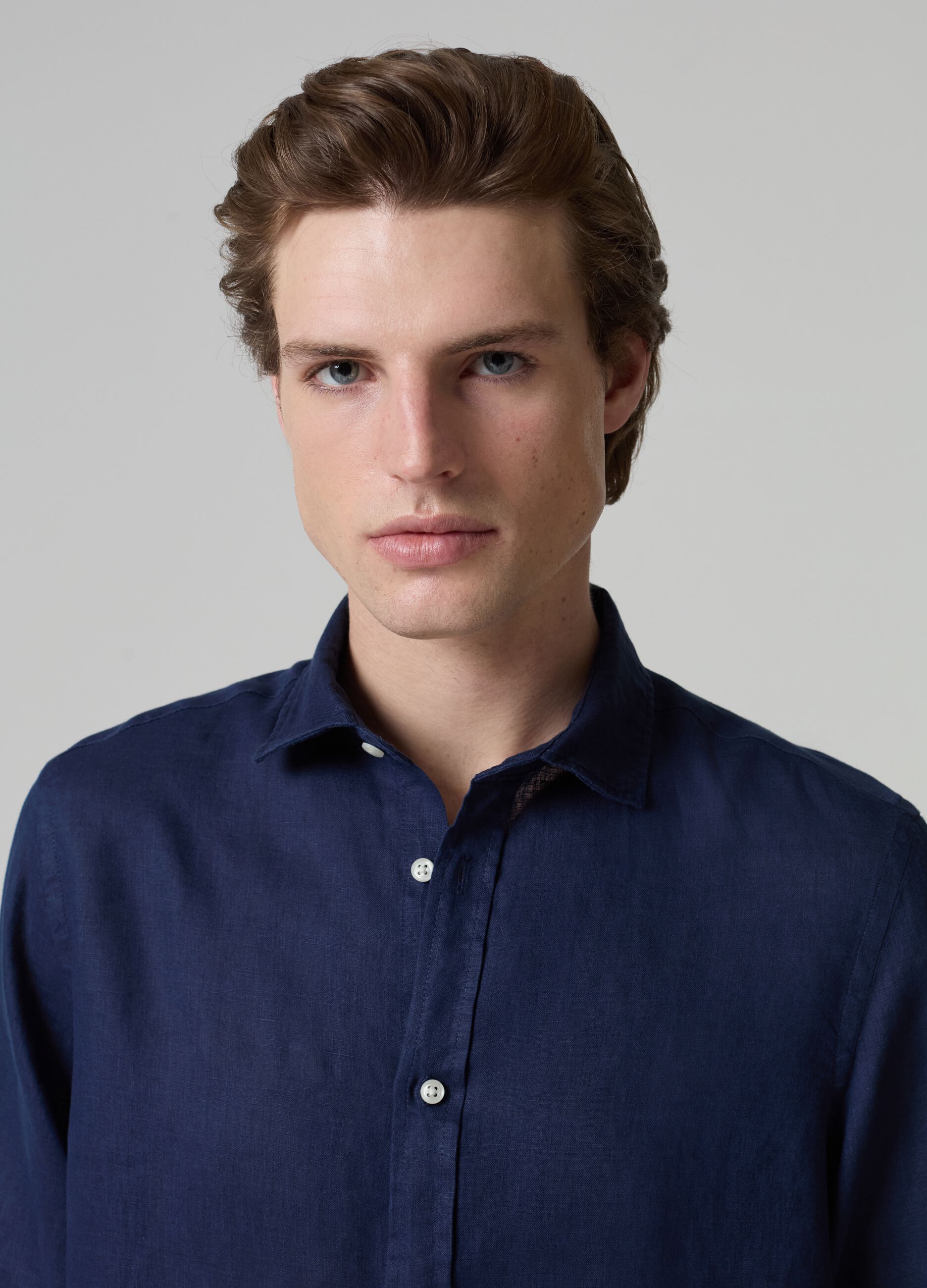 Solid colour linen shirt