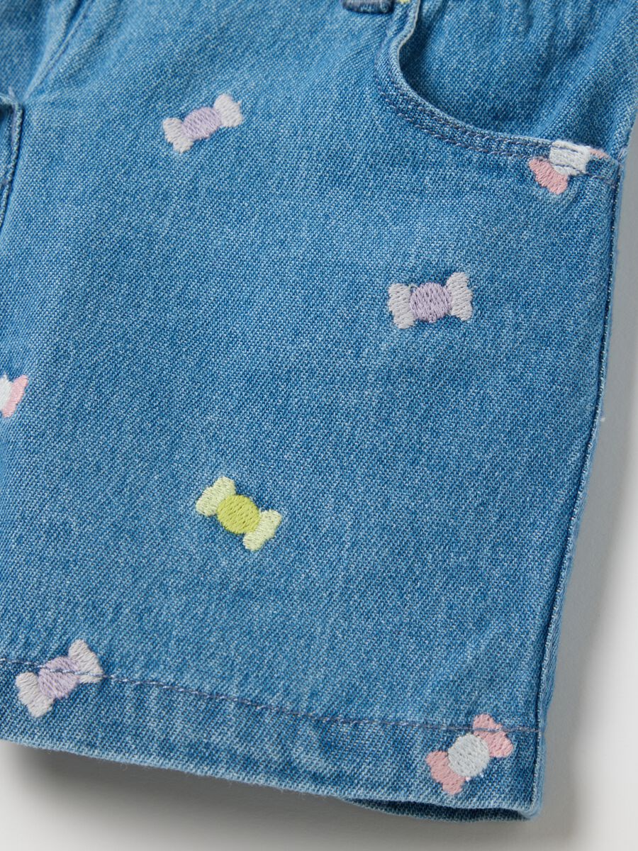 Denim shorts with candy embroidery for girls_2