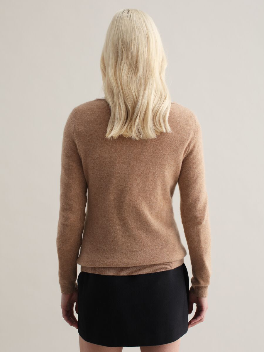 Cashmere pullover with round neck with fold_3