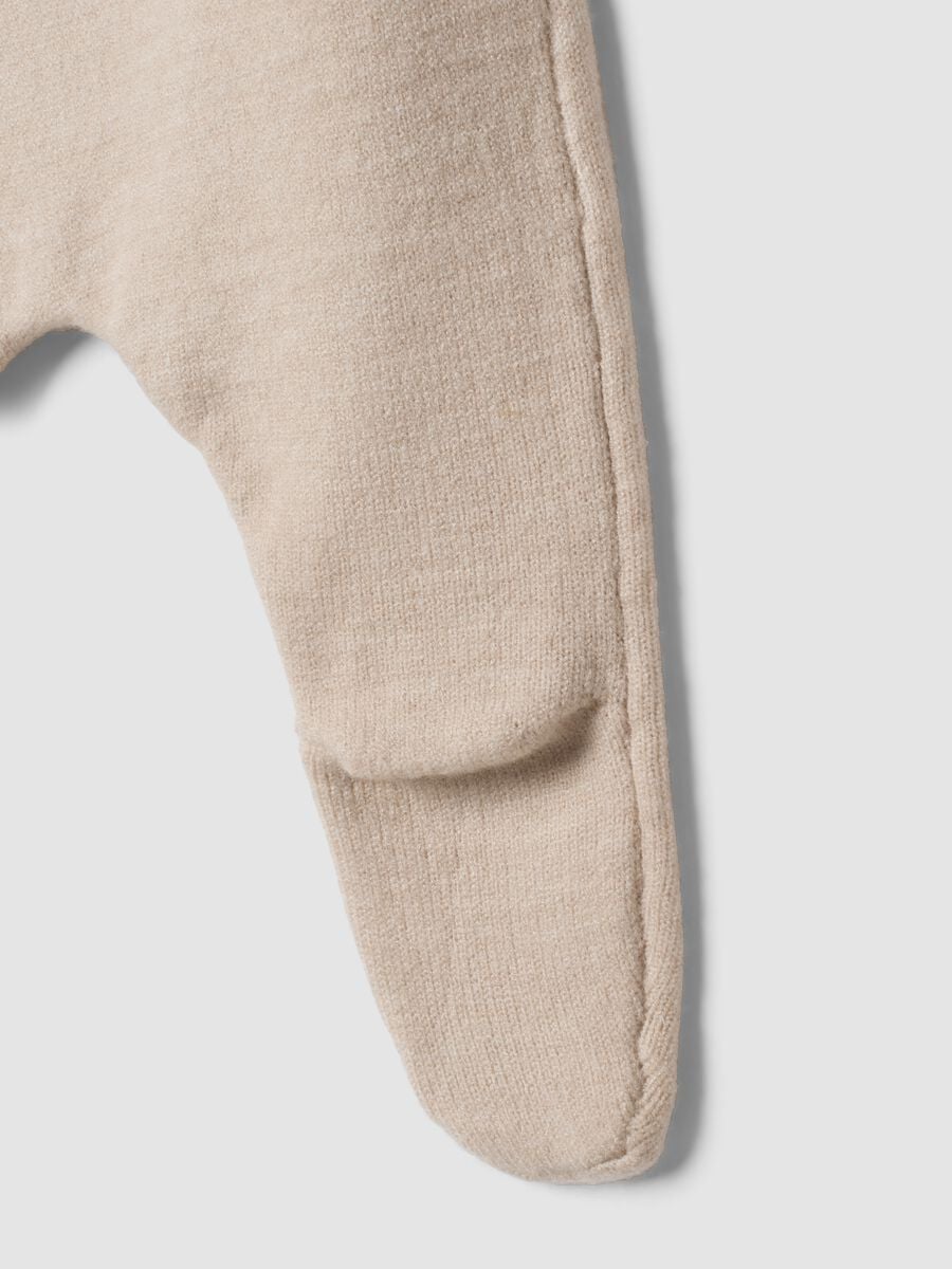 Tutina beige con piedini e chiusura incrociata_3