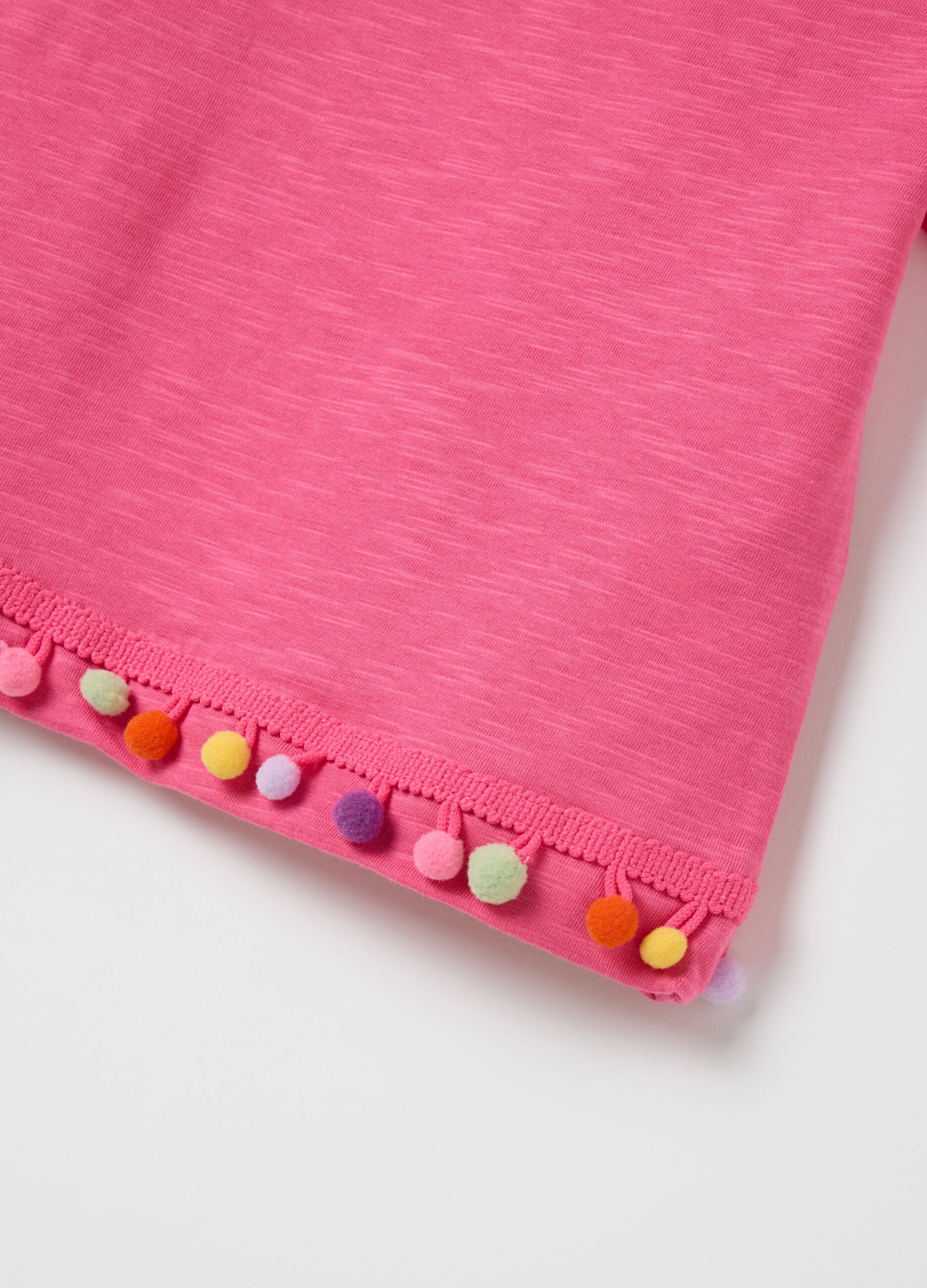 T-shirt da bambina in puro cotone rosa con maniche a balza