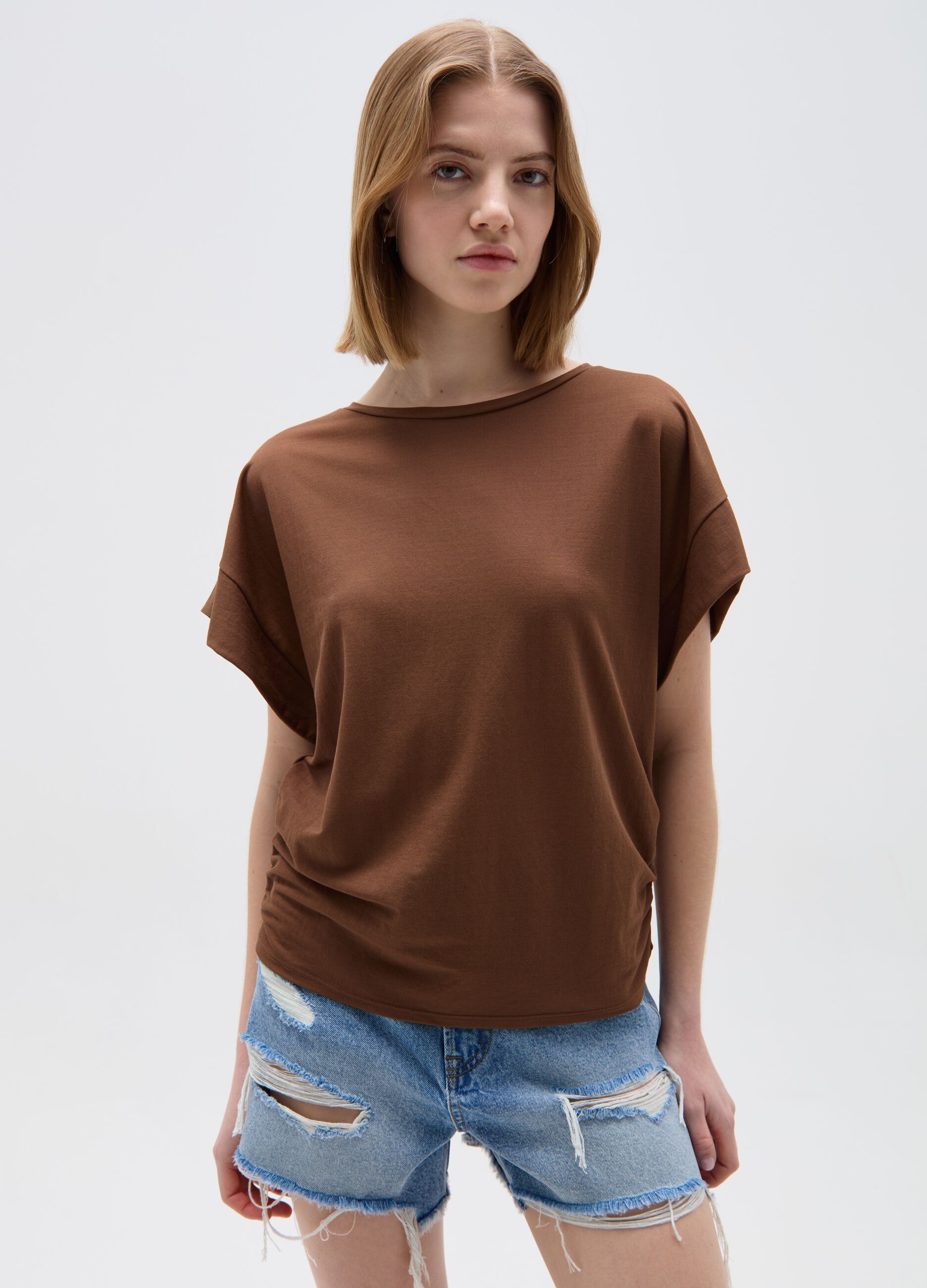 T-shirt con arricciatura laterale