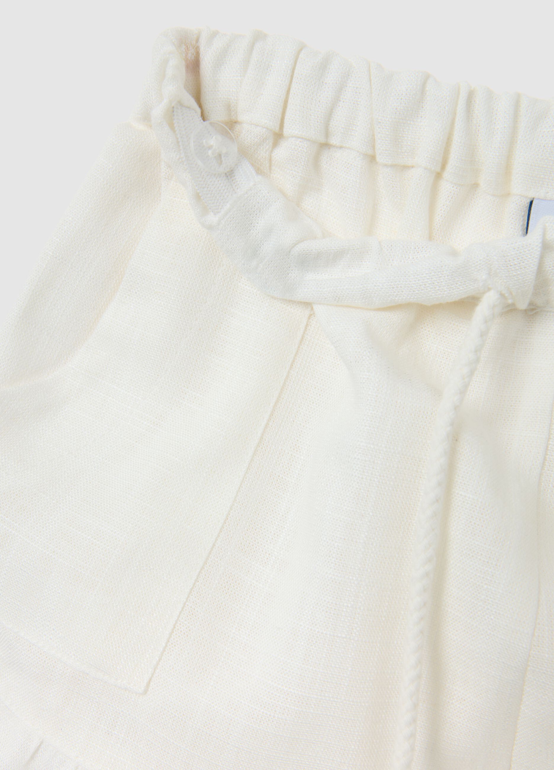 White summer outfit for girls with details